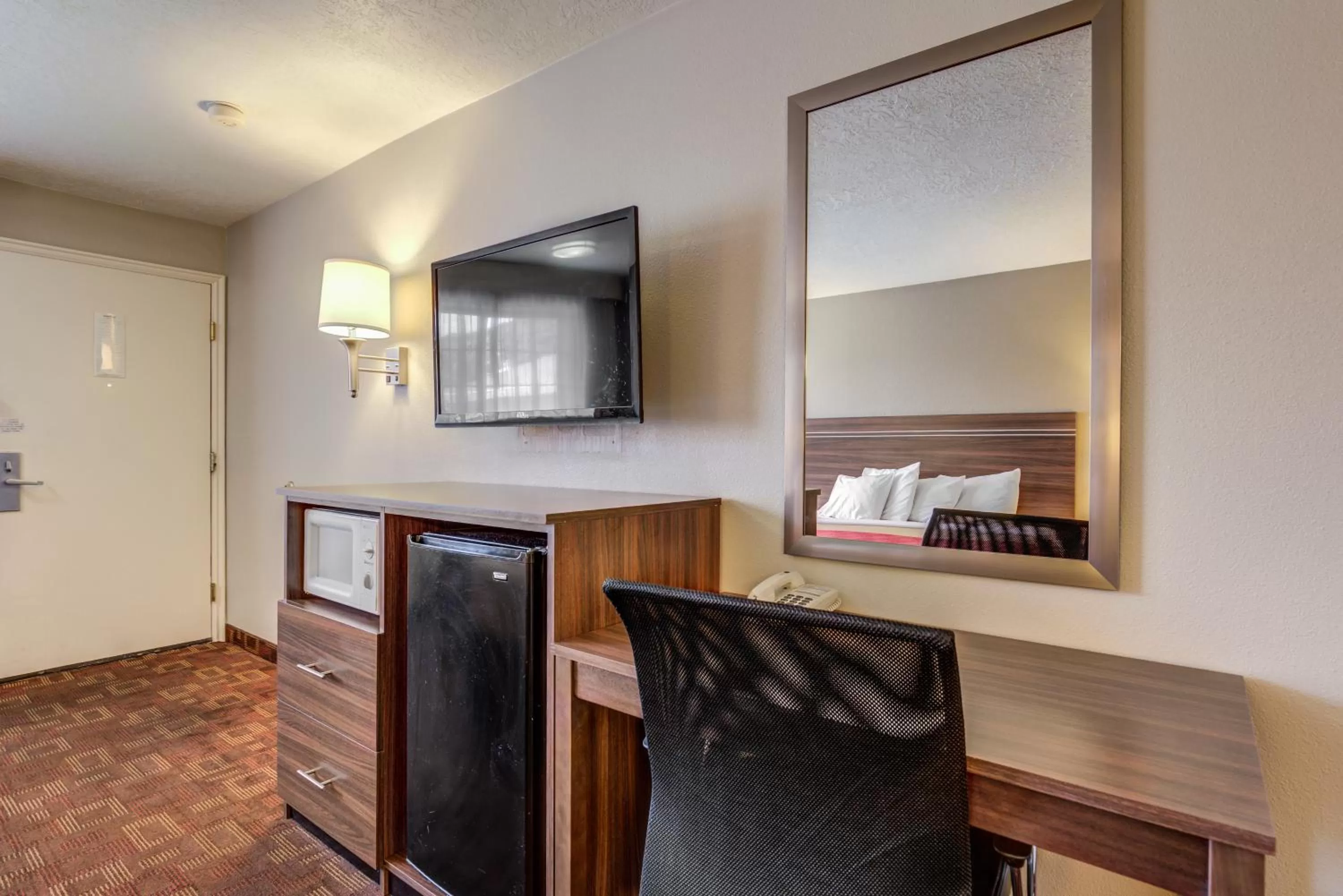 TV and multimedia, Bed in Econo Lodge St George North - Near Pioneer Park