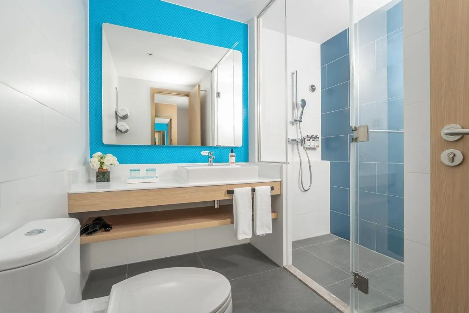 Toilet in Holiday Inn Express Shunde Daliang by IHG