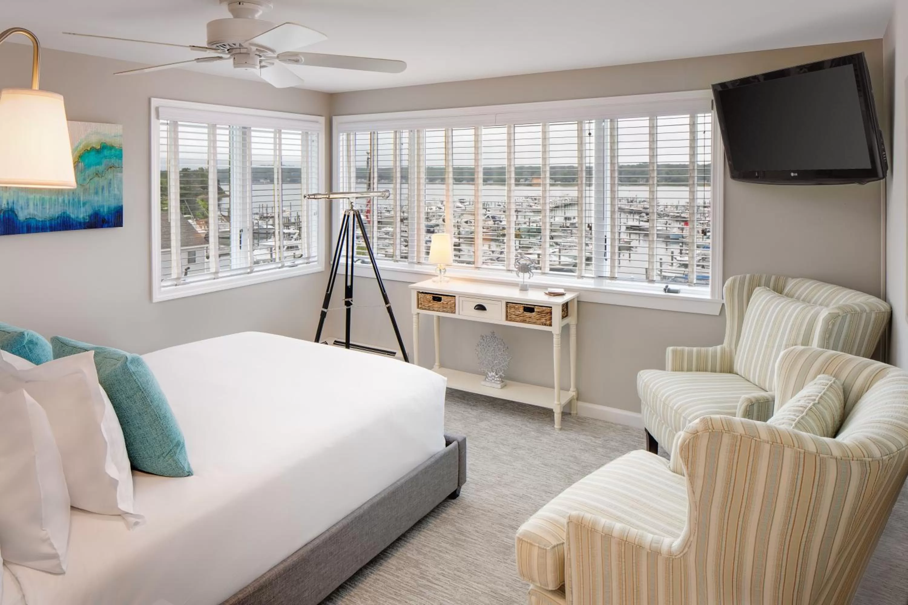 Seating Area in Inn at Harbor Hill Marina