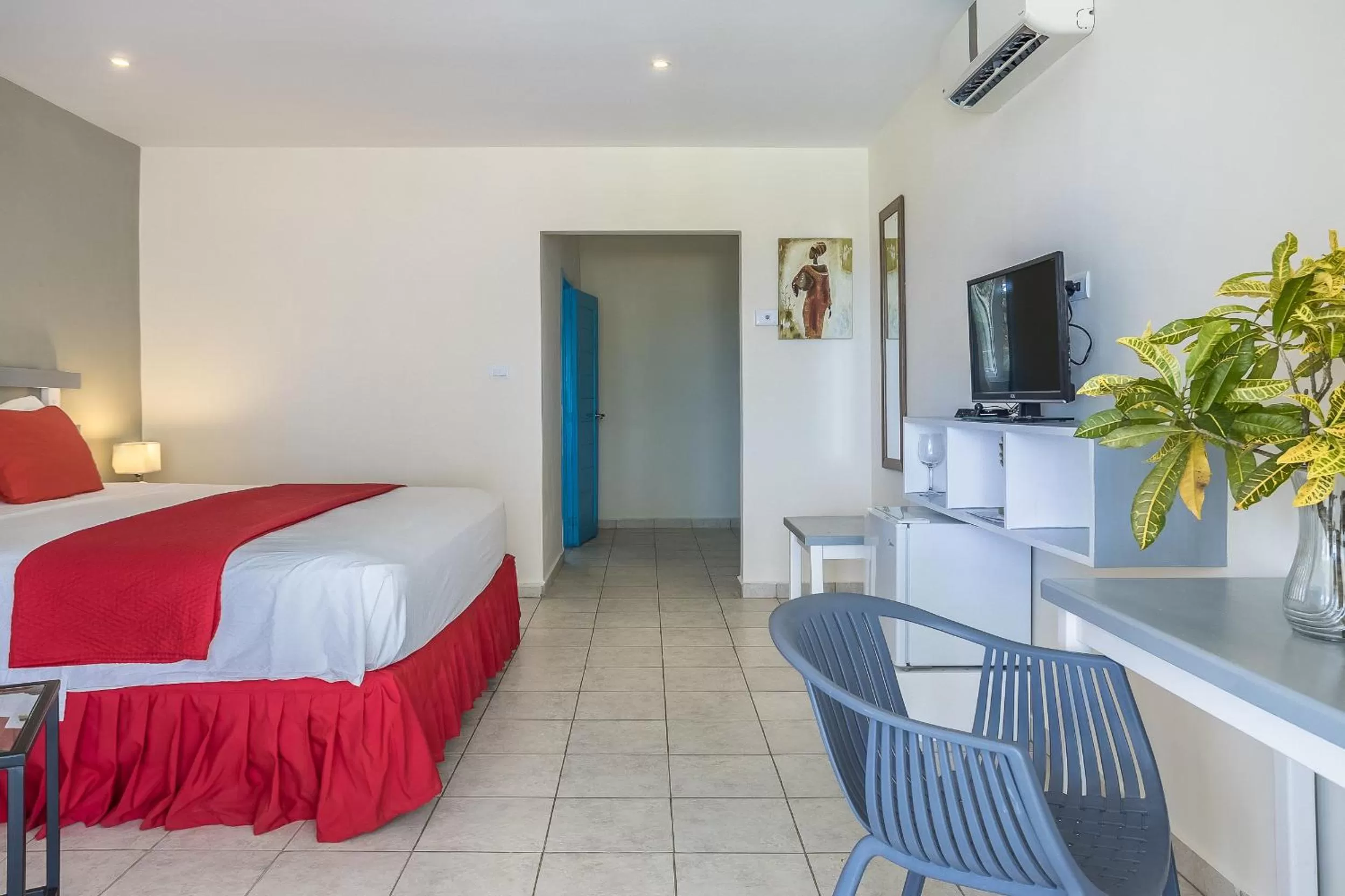 Swimming pool, Bed in Costarena Beach Hotel