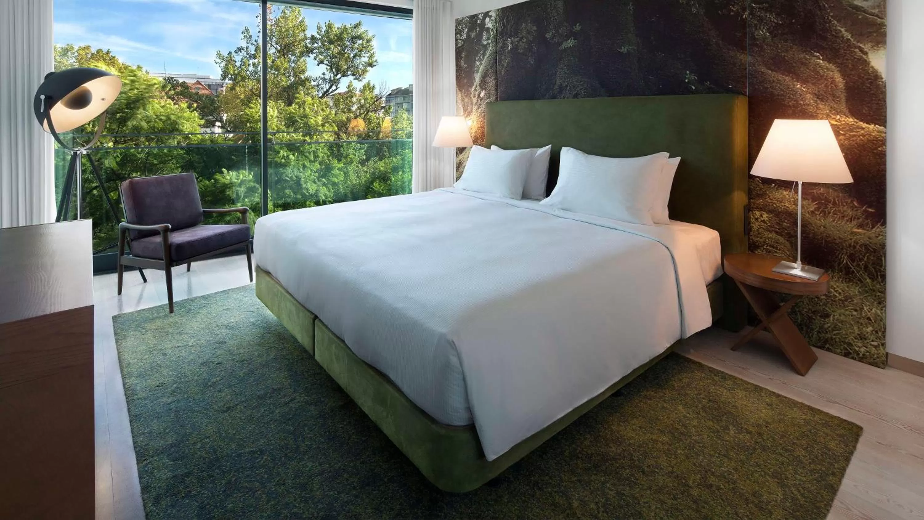 Bed in DoubleTree by Hilton Lisbon Fontana Park