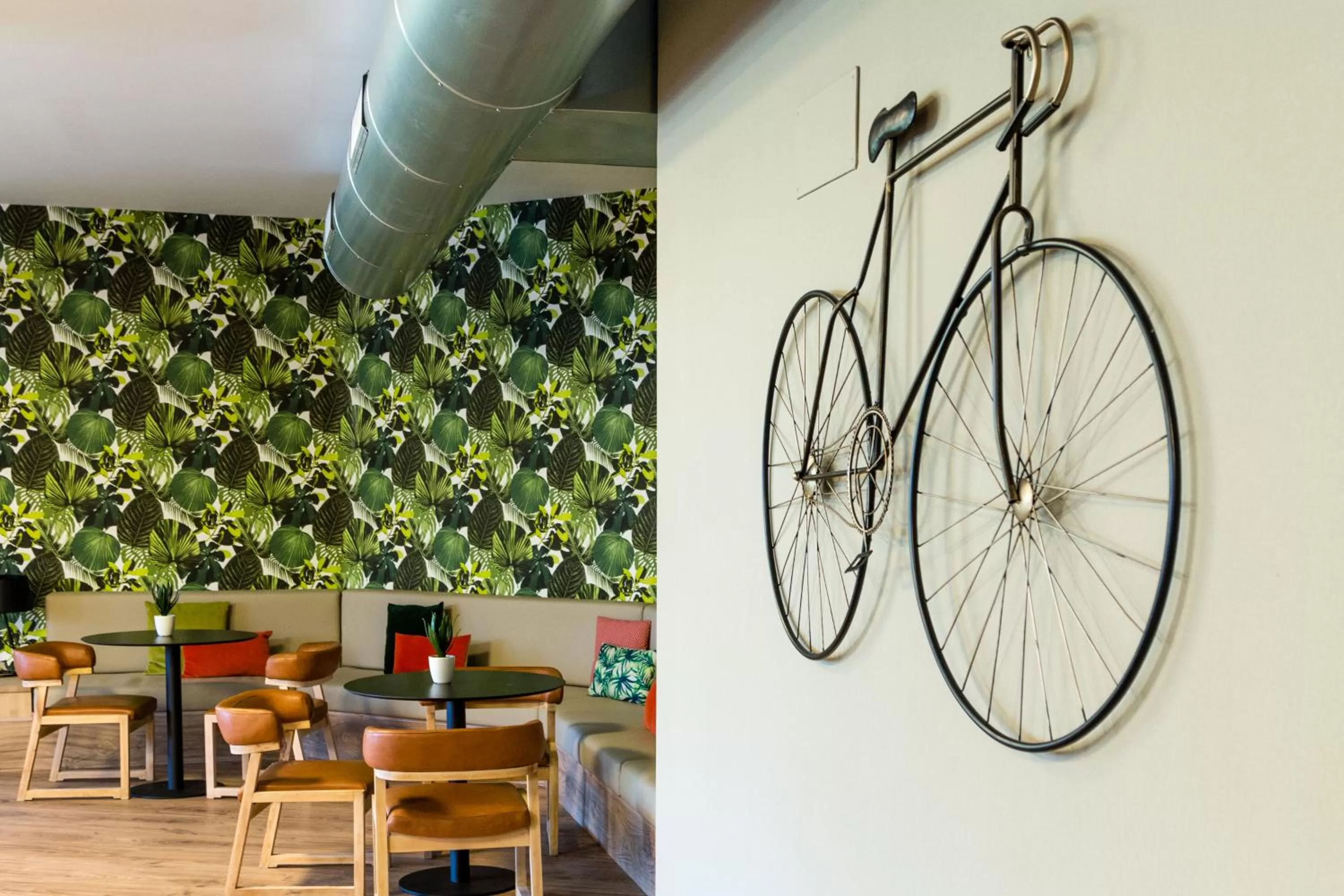 Lounge or bar in Intelier Orange