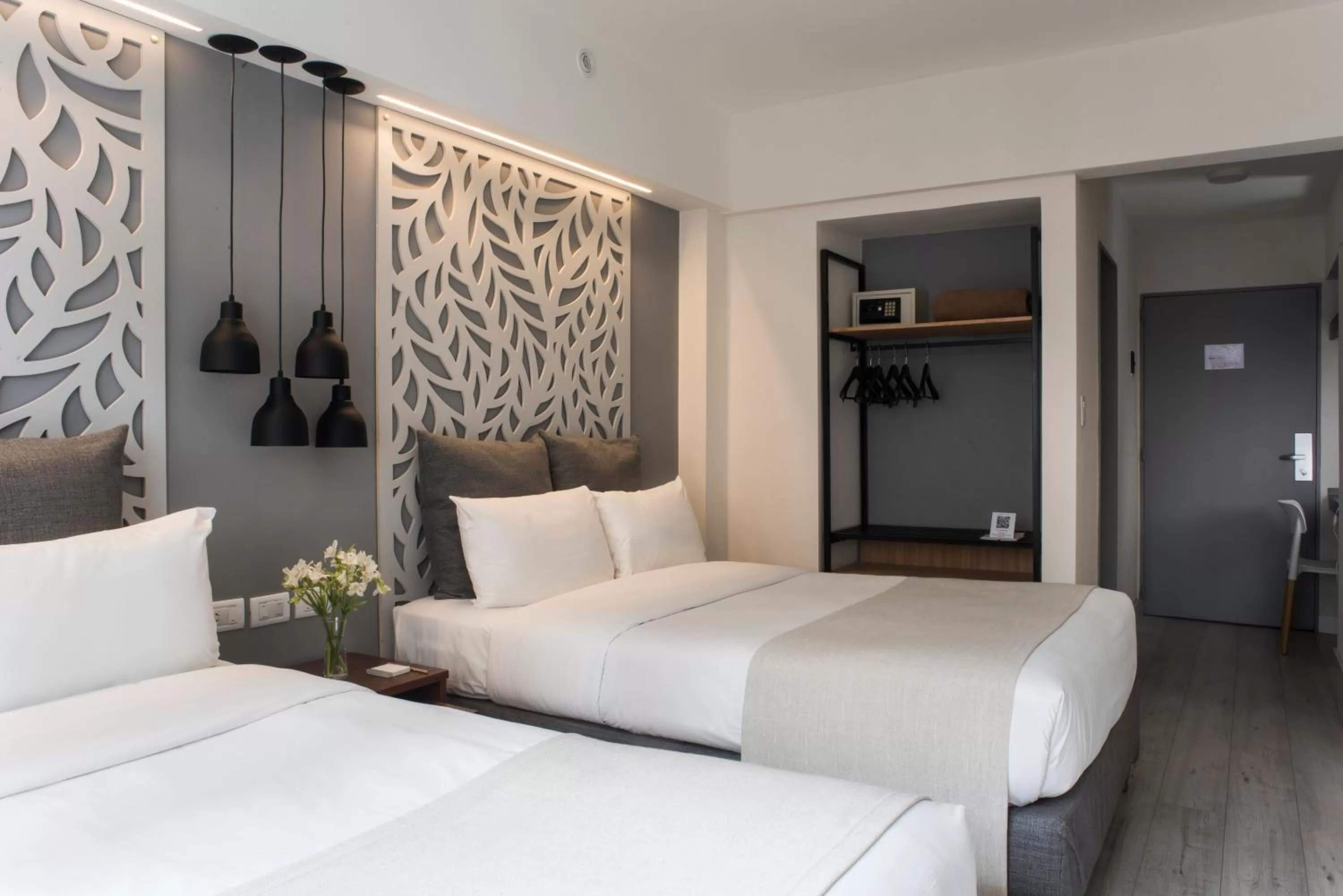 Photo of the whole room, Bed in Rochester Hotel M