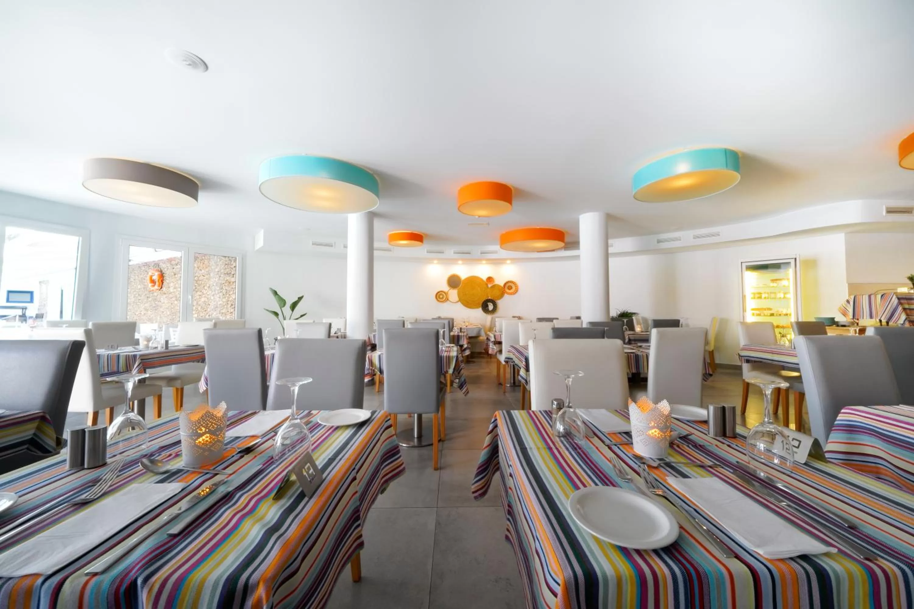 Restaurant/places to eat in Aqua Suites