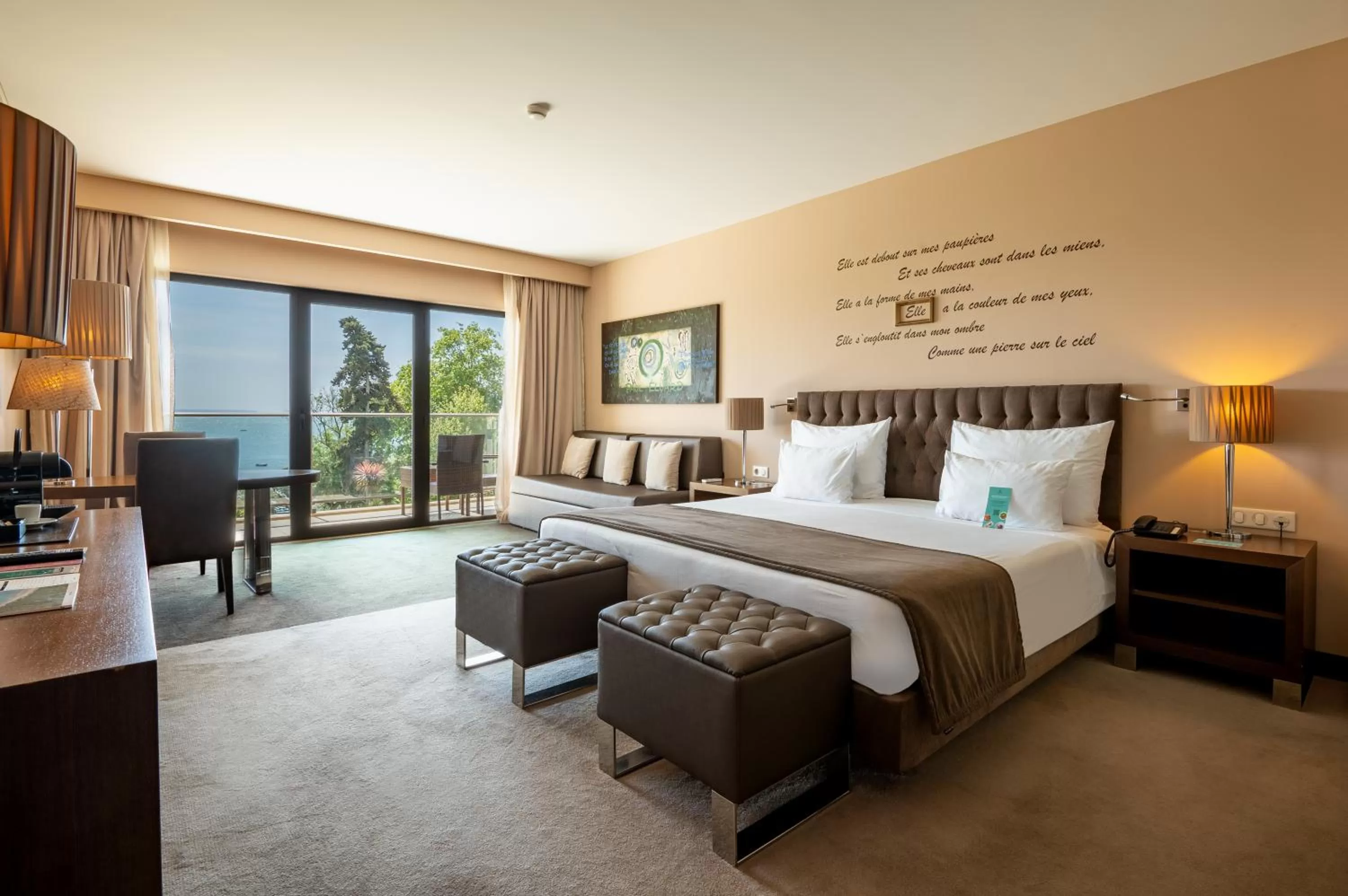 Bedroom, Bed in Vila Gale Collection Palácio dos Arcos