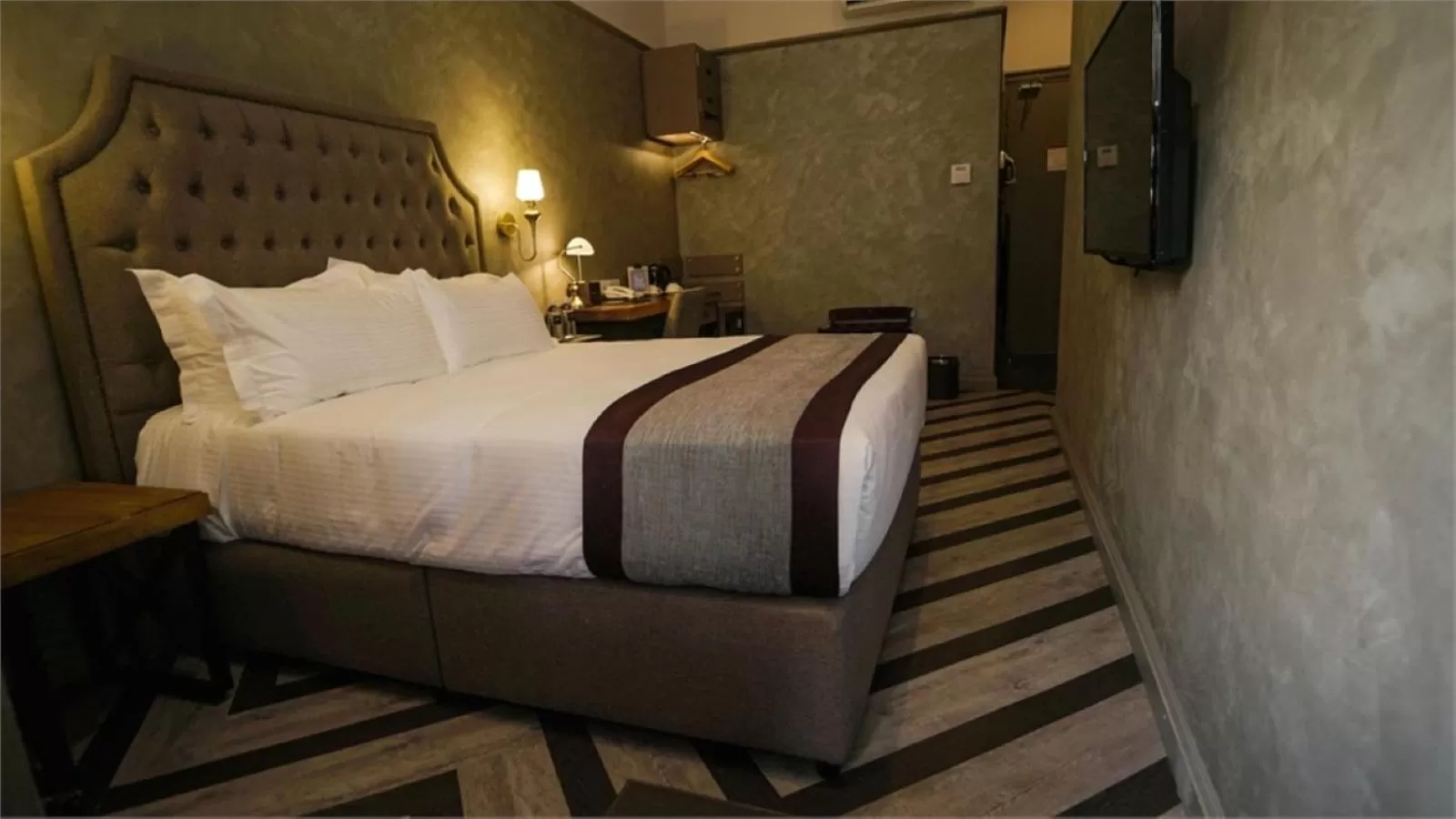 Bed in 1969 Business Suites @ Ipoh Garden