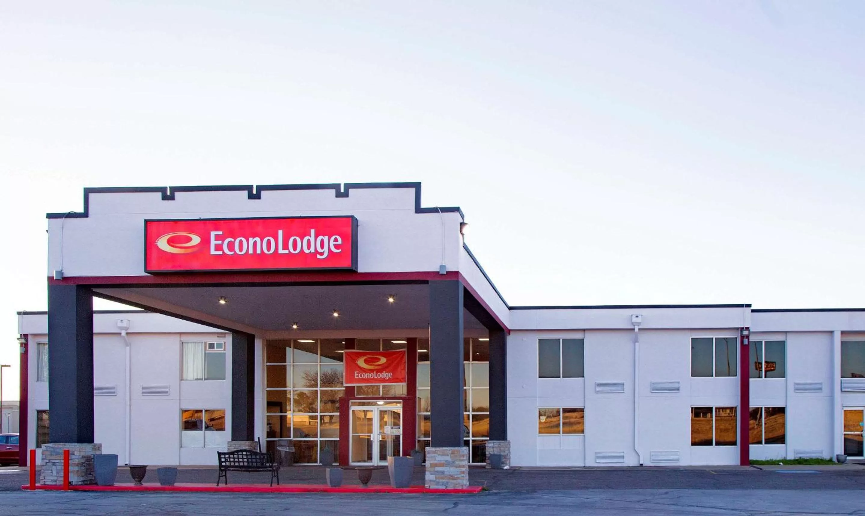 Property building in Econo Lodge Ardmore