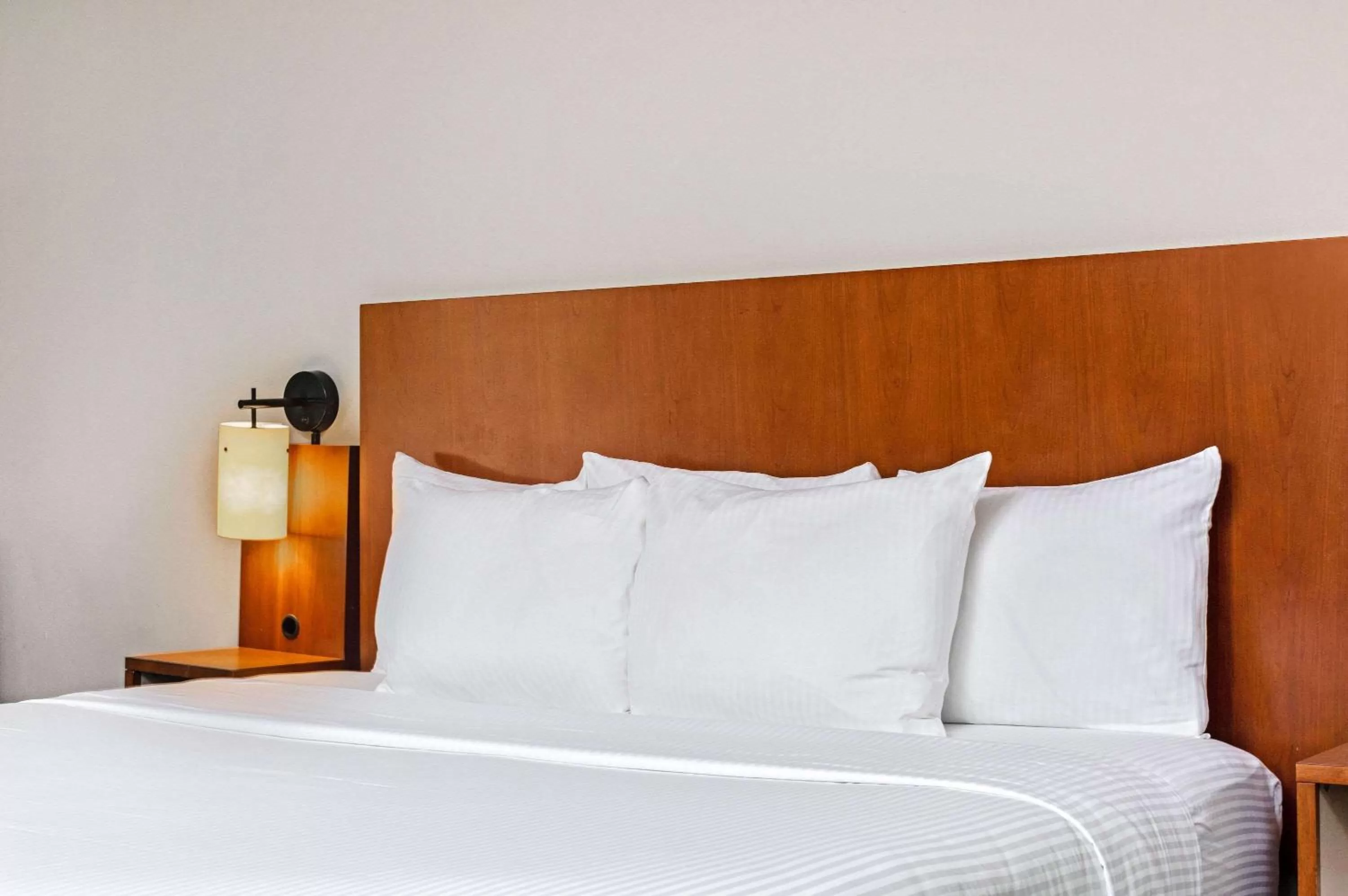 Photo of the whole room in La Quinta by Wyndham Miami Cutler Bay