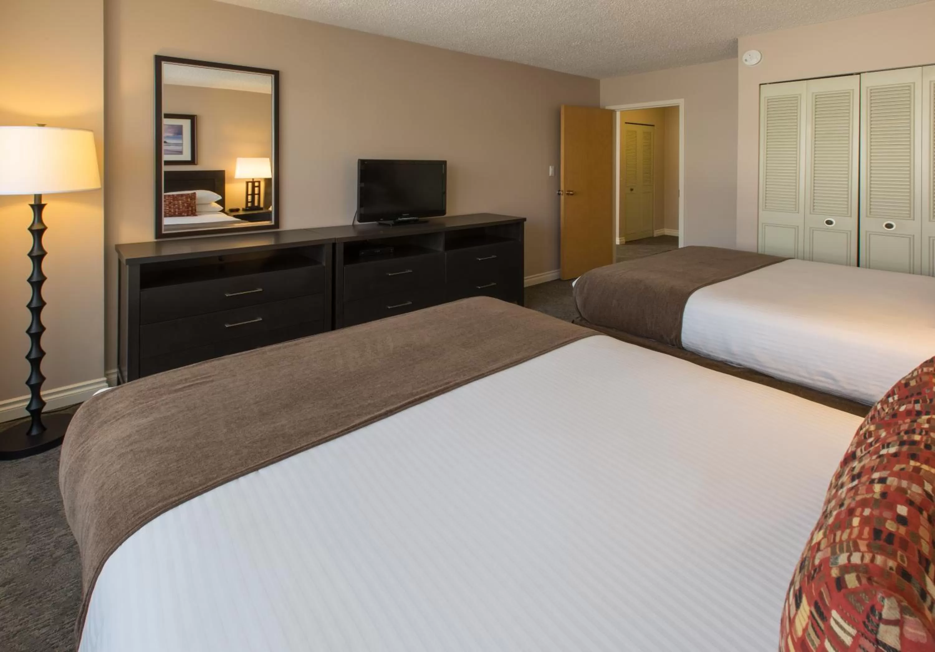 Bedroom, Bed in The Embassy Inn