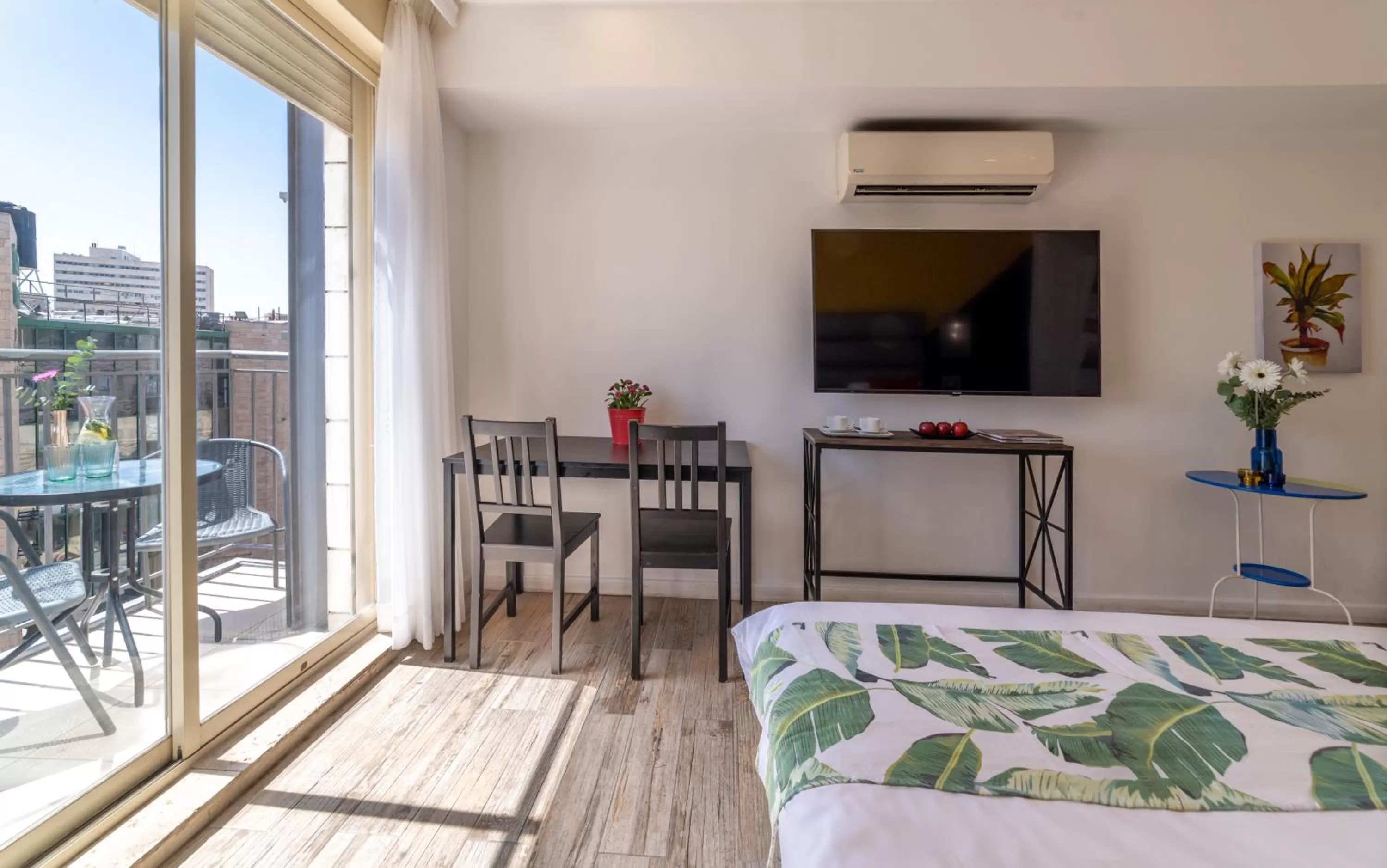 Living room, Bed in Paamonim Hotel Jerusalem