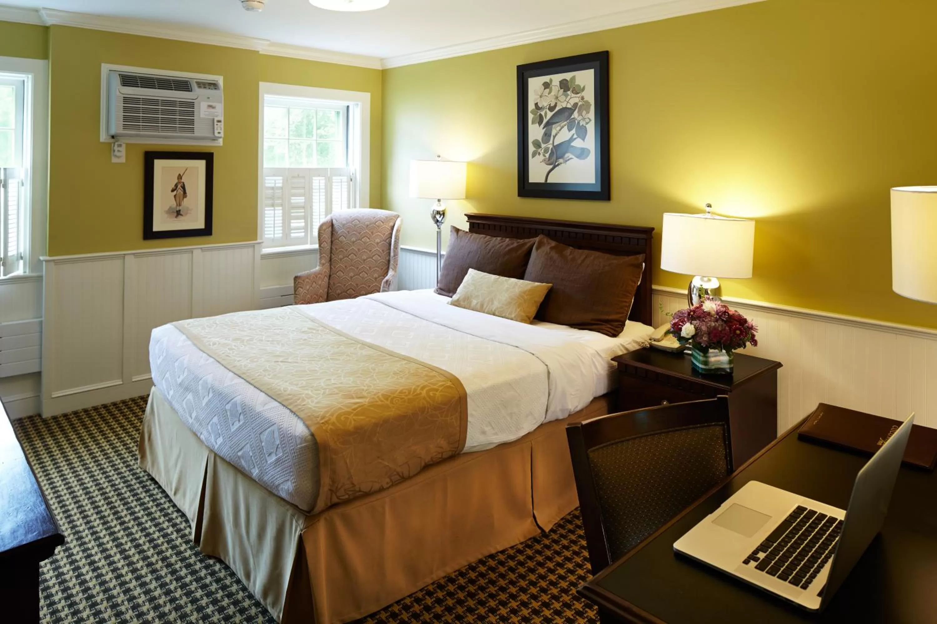 Bed in Concord's Colonial Inn