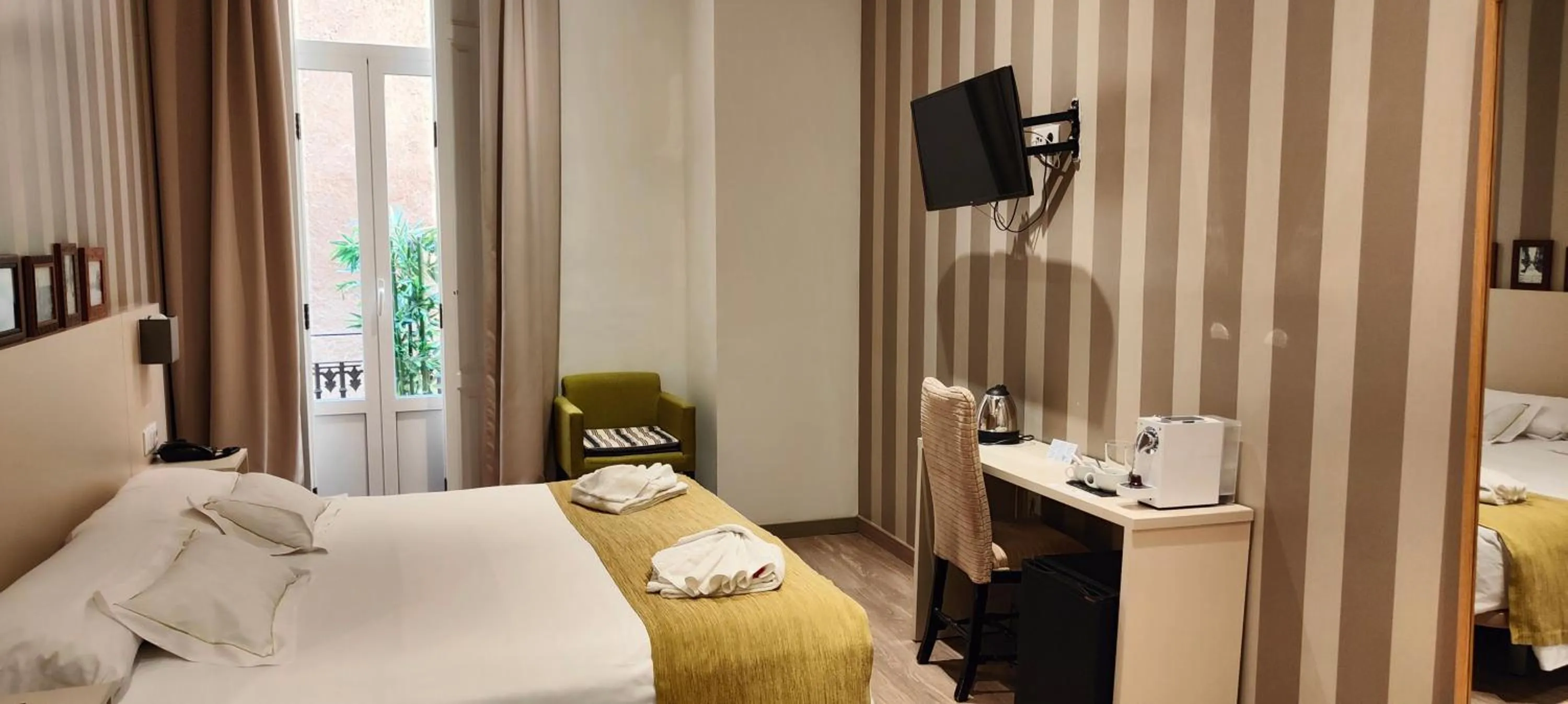 Photo of the whole room, Bed in Hotel San Lorenzo Boutique Plaza