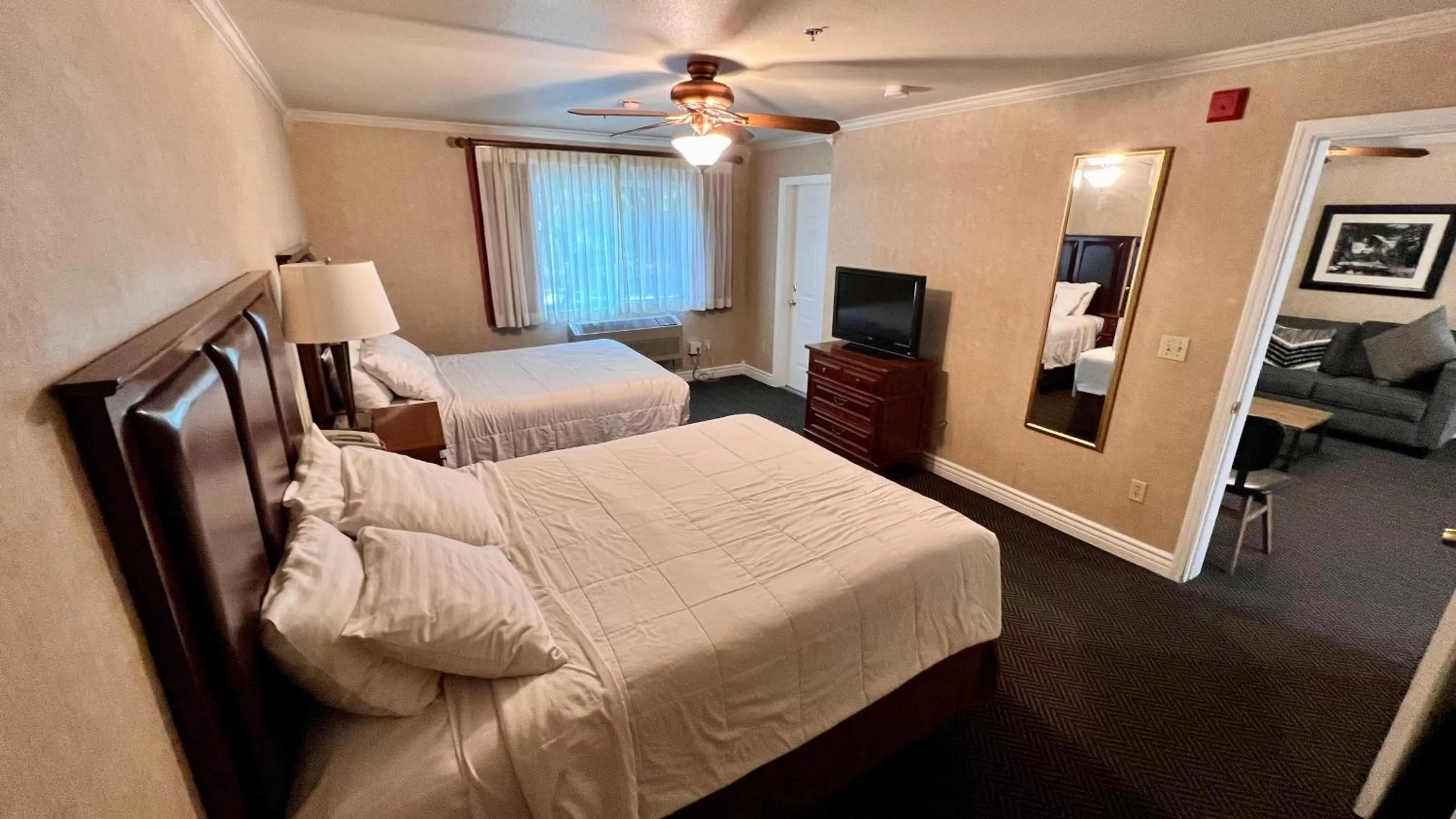 Bed in Yosemite View Lodge