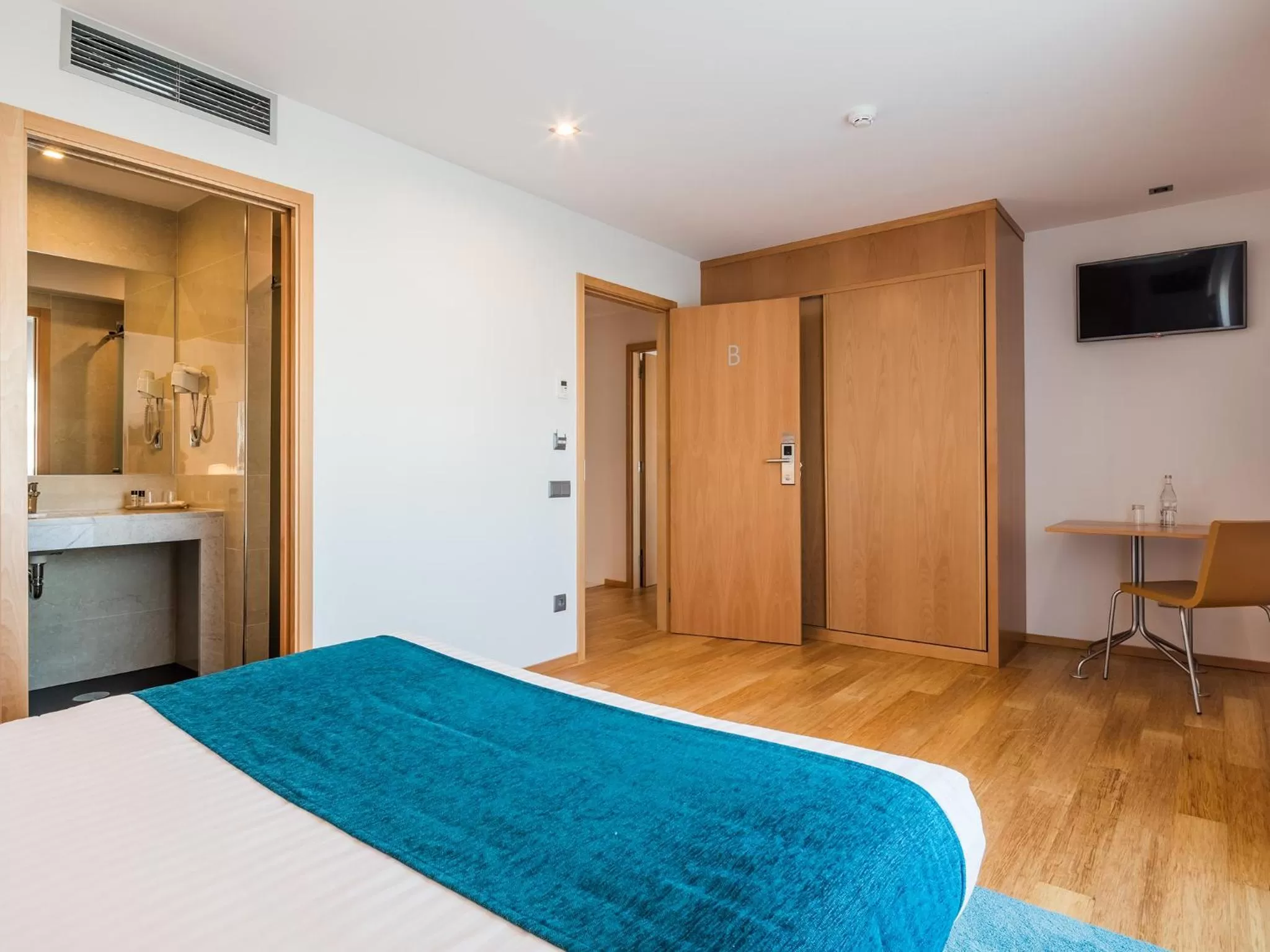 Bed in OPOHOTEL Porto Aeroporto