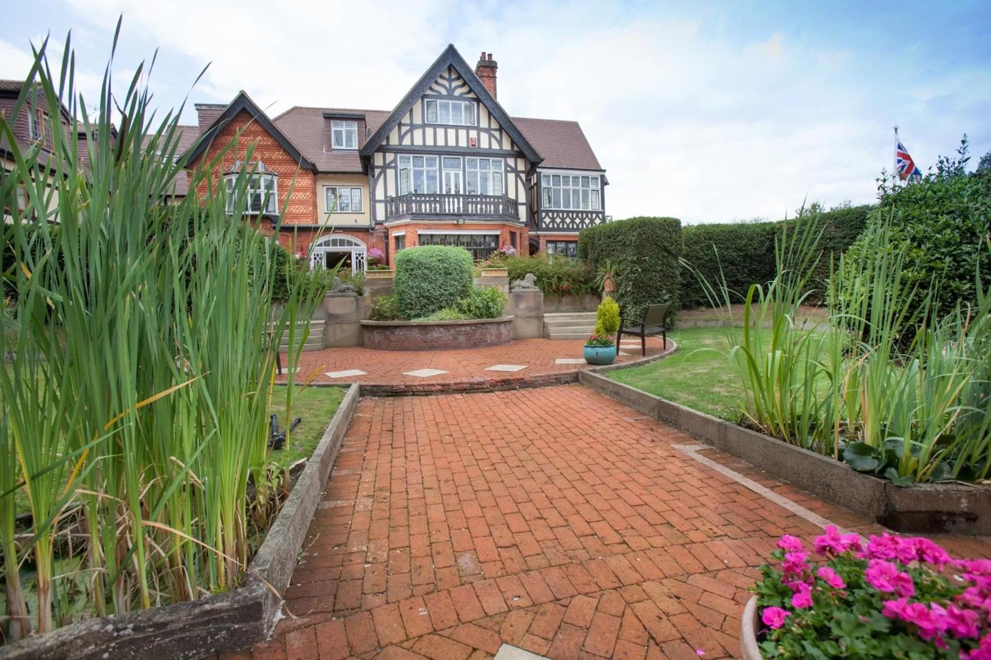 Property building in De Rougemont Manor