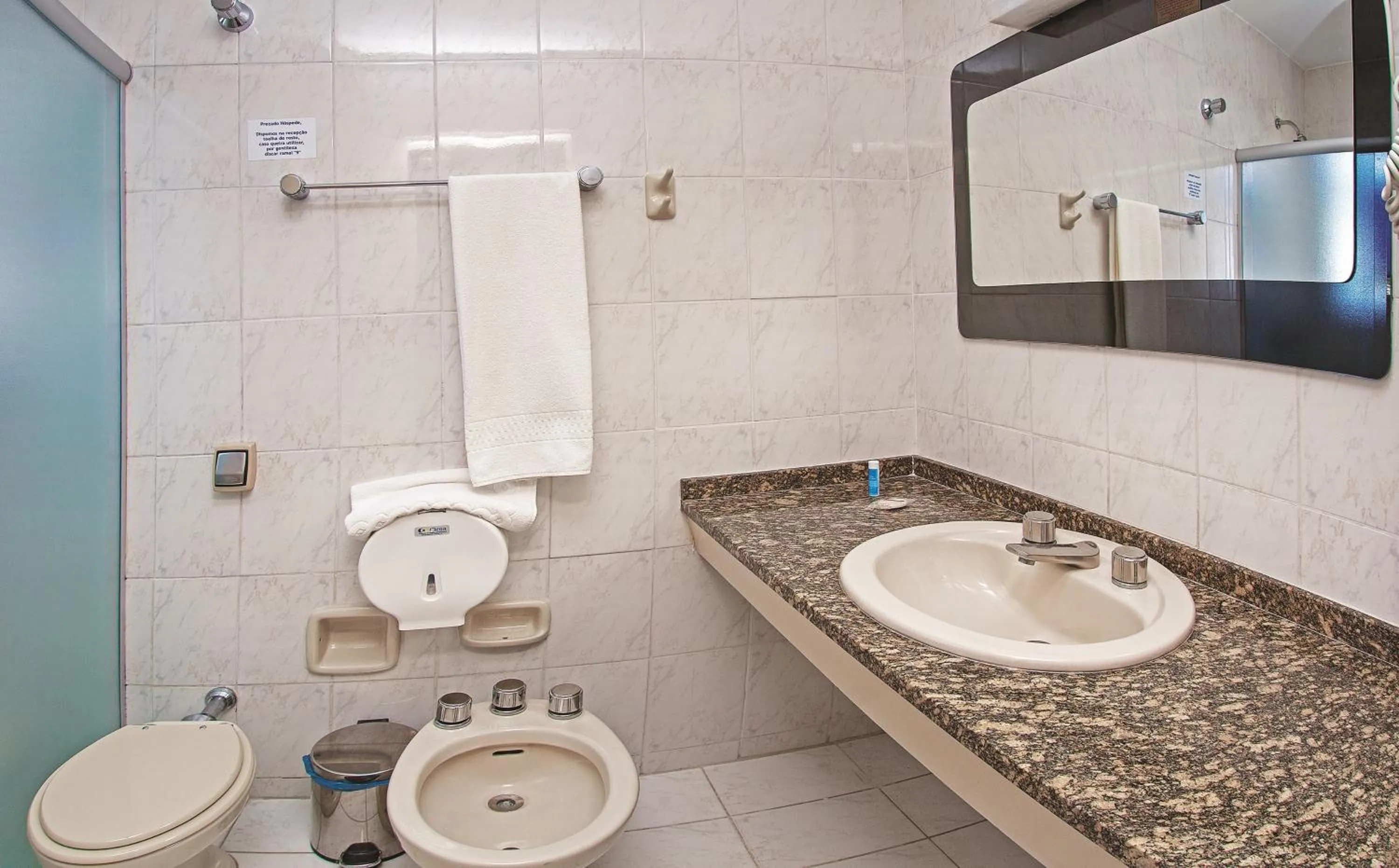 Shower in Lira Hotel