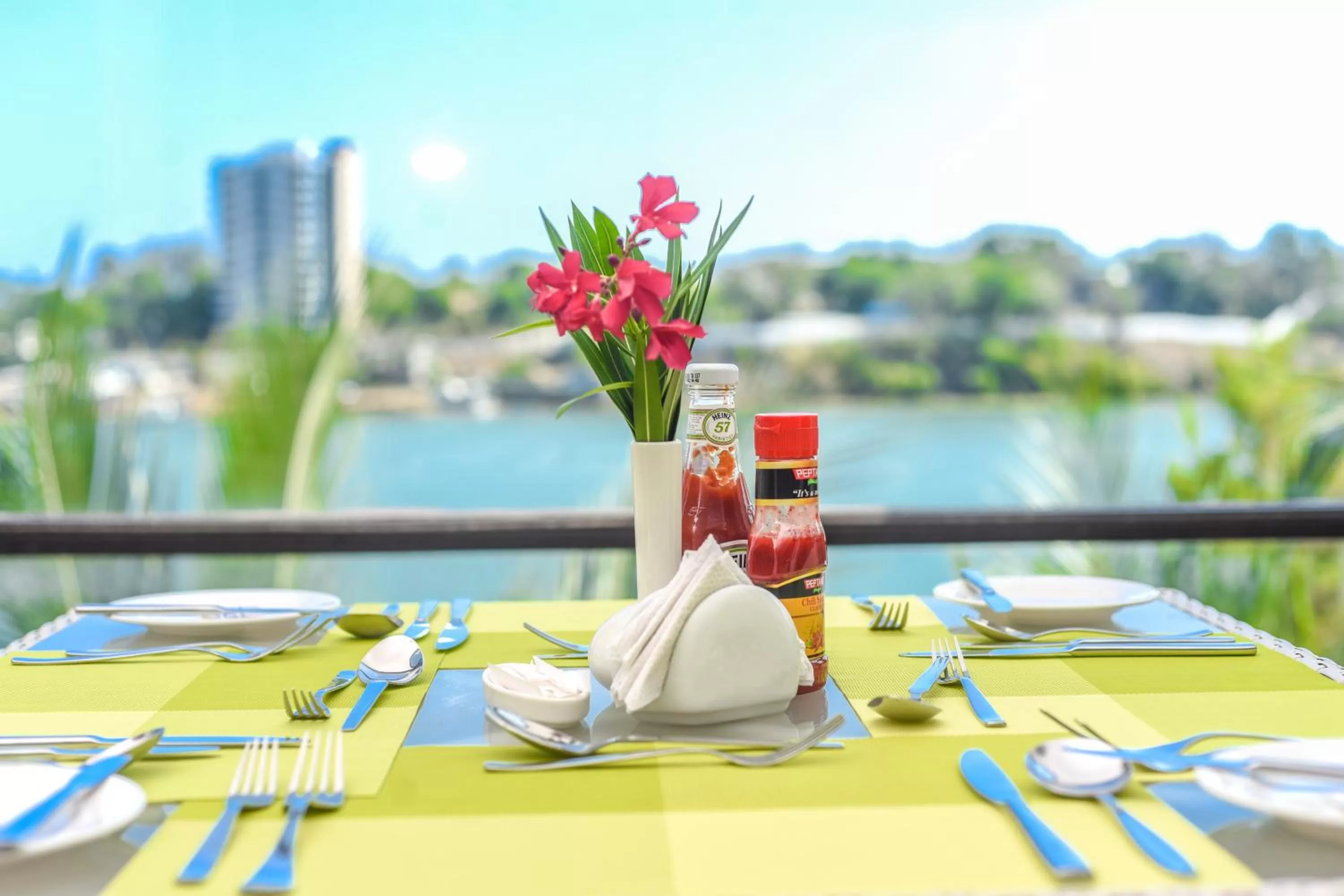 Restaurant/places to eat in CityBlue Creekside Hotel & Suites