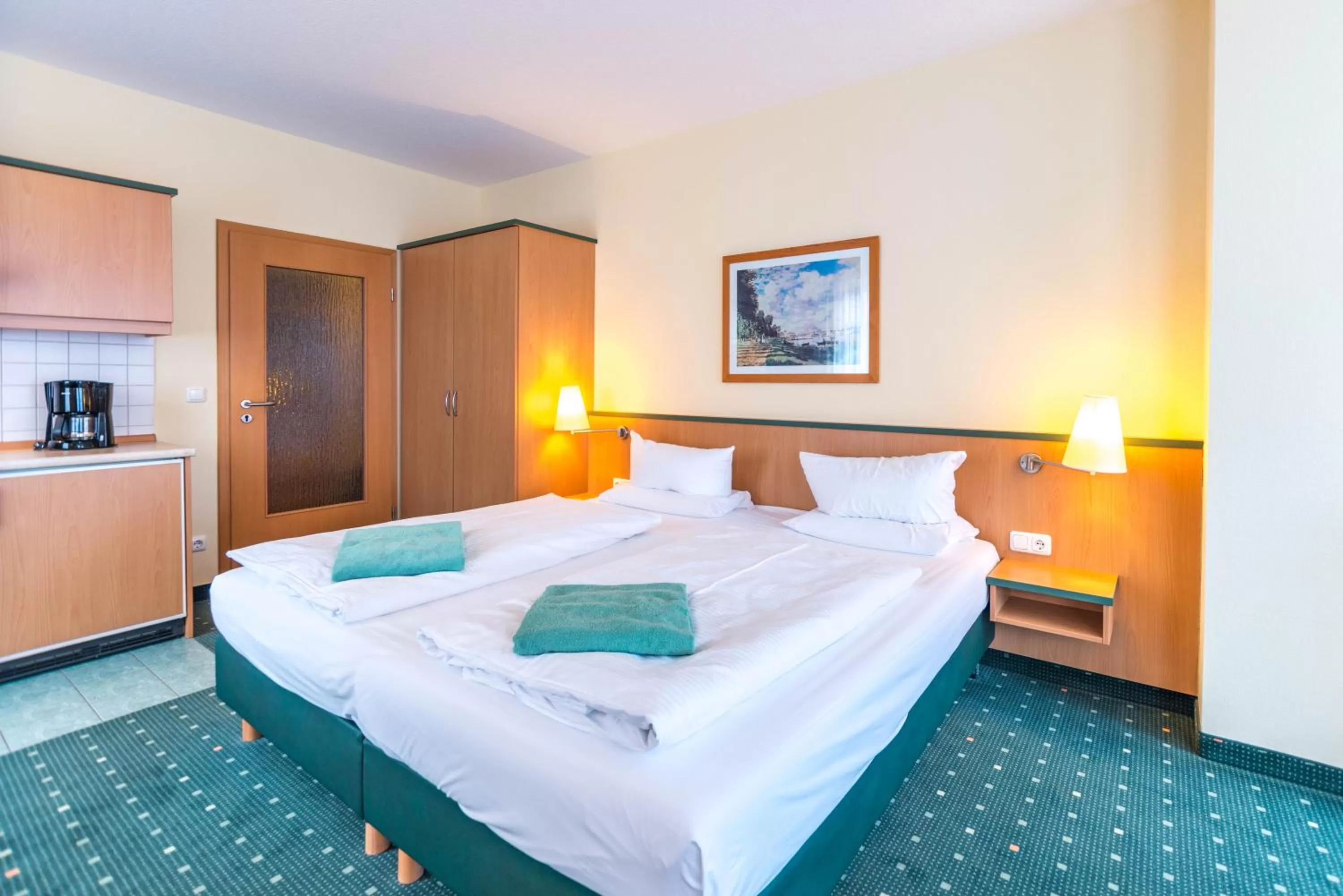 Living room, Bed in Am Weststrand Aparthotel Kühlungsborn