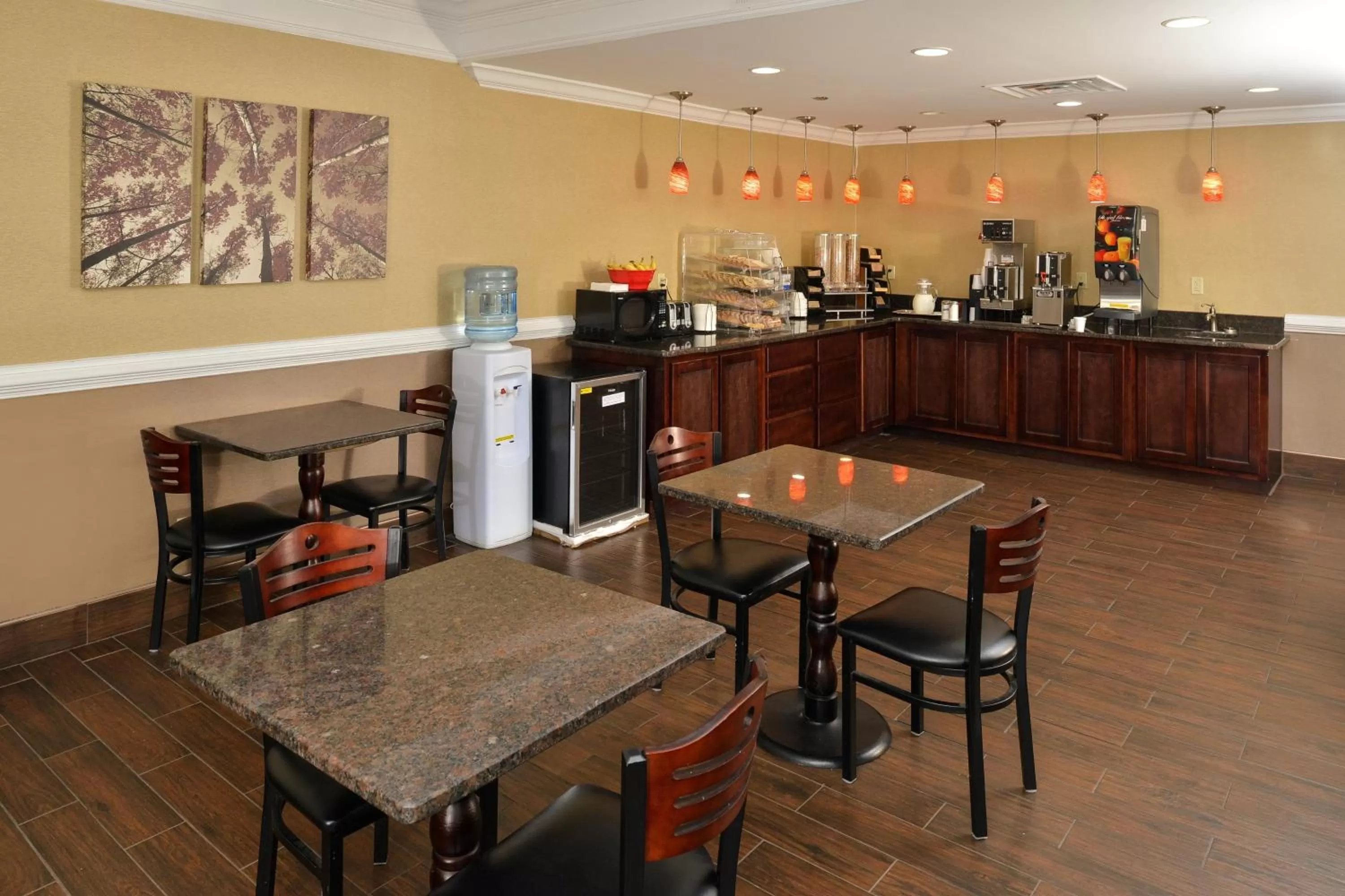 Breakfast in Red Roof Inn Dalton