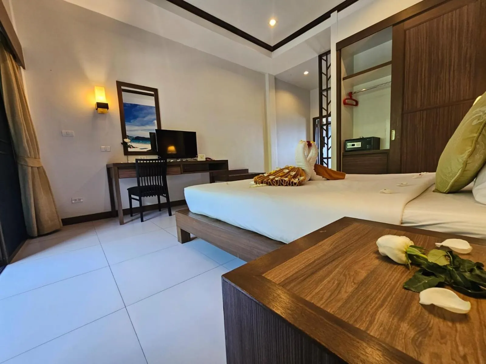 Bed in Ratana Hill Patong