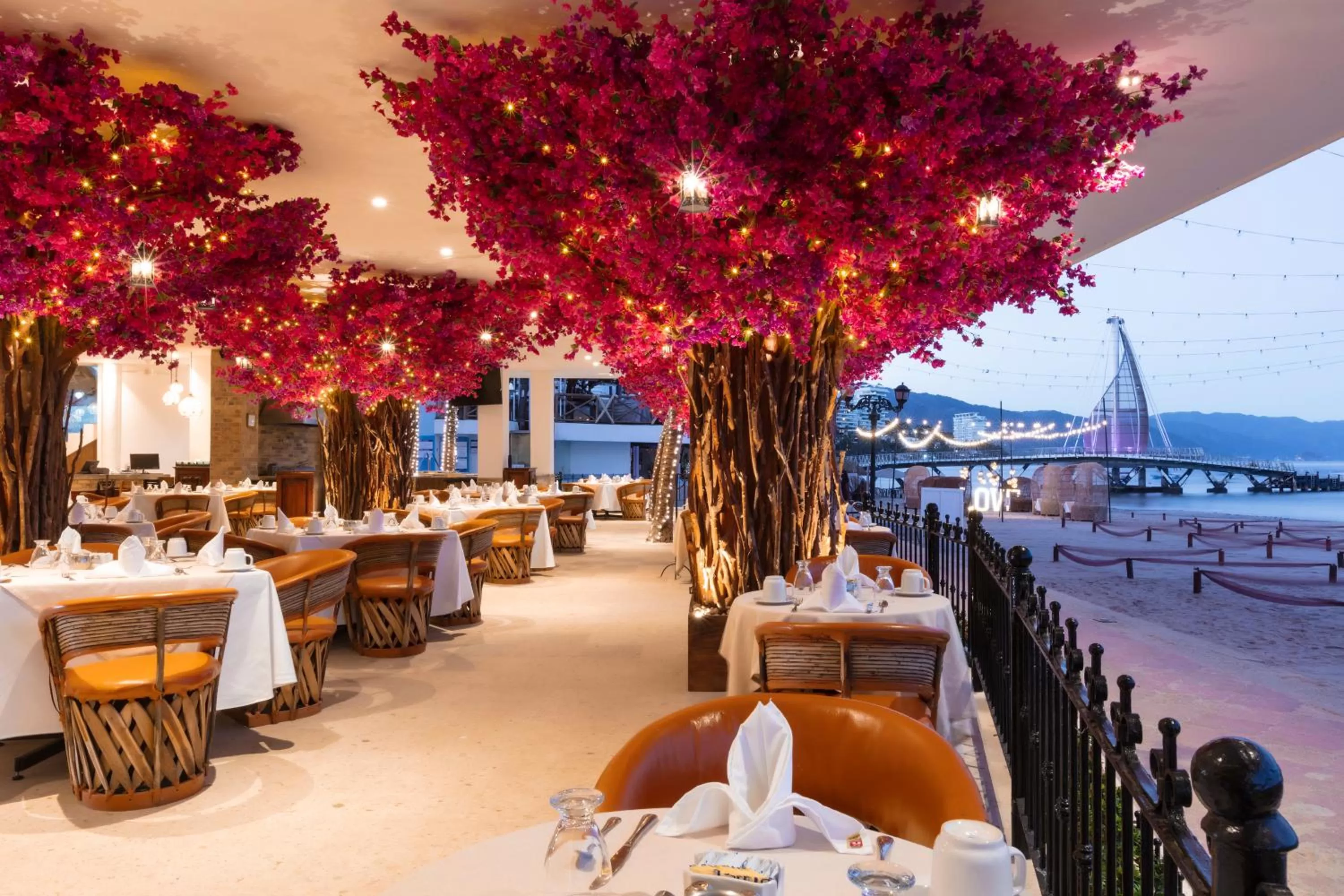 Restaurant/places to eat in Playa Los Arcos Hotel Beach Resort & Spa