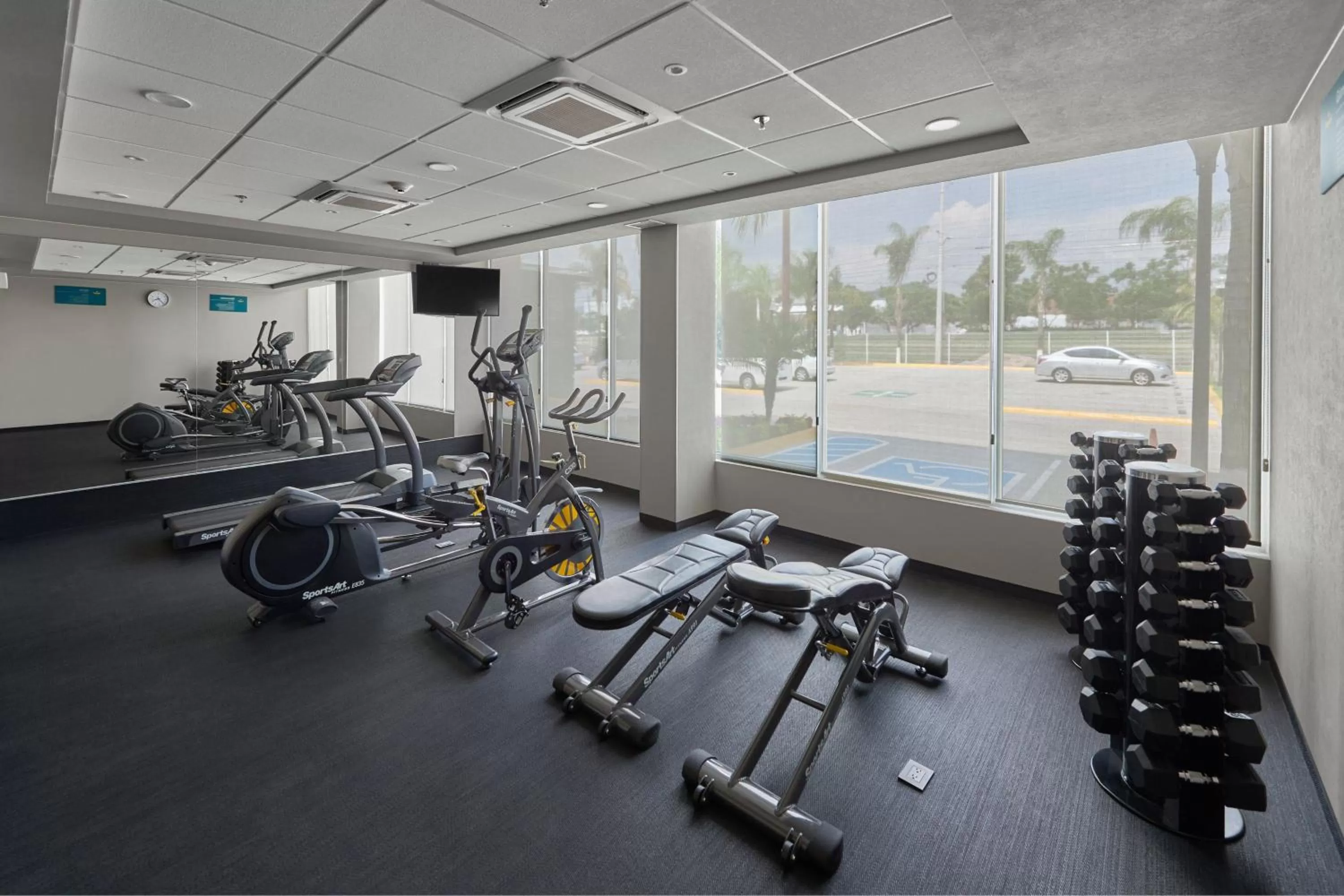 Fitness centre/facilities in City Express Suites by Marriott Queretaro
