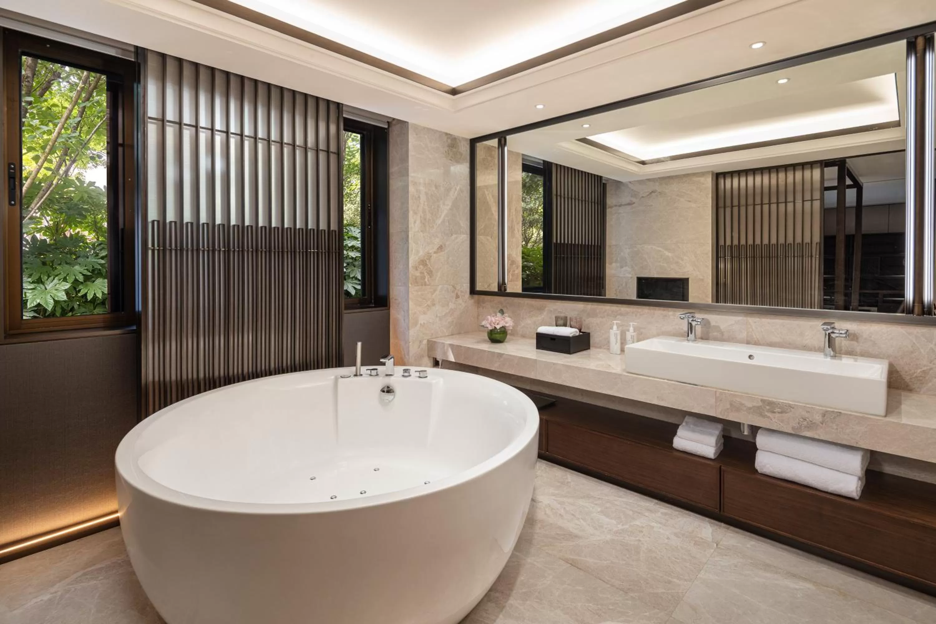 Photo of the whole room in HUALUXE Xi'an Tanghua by IHG