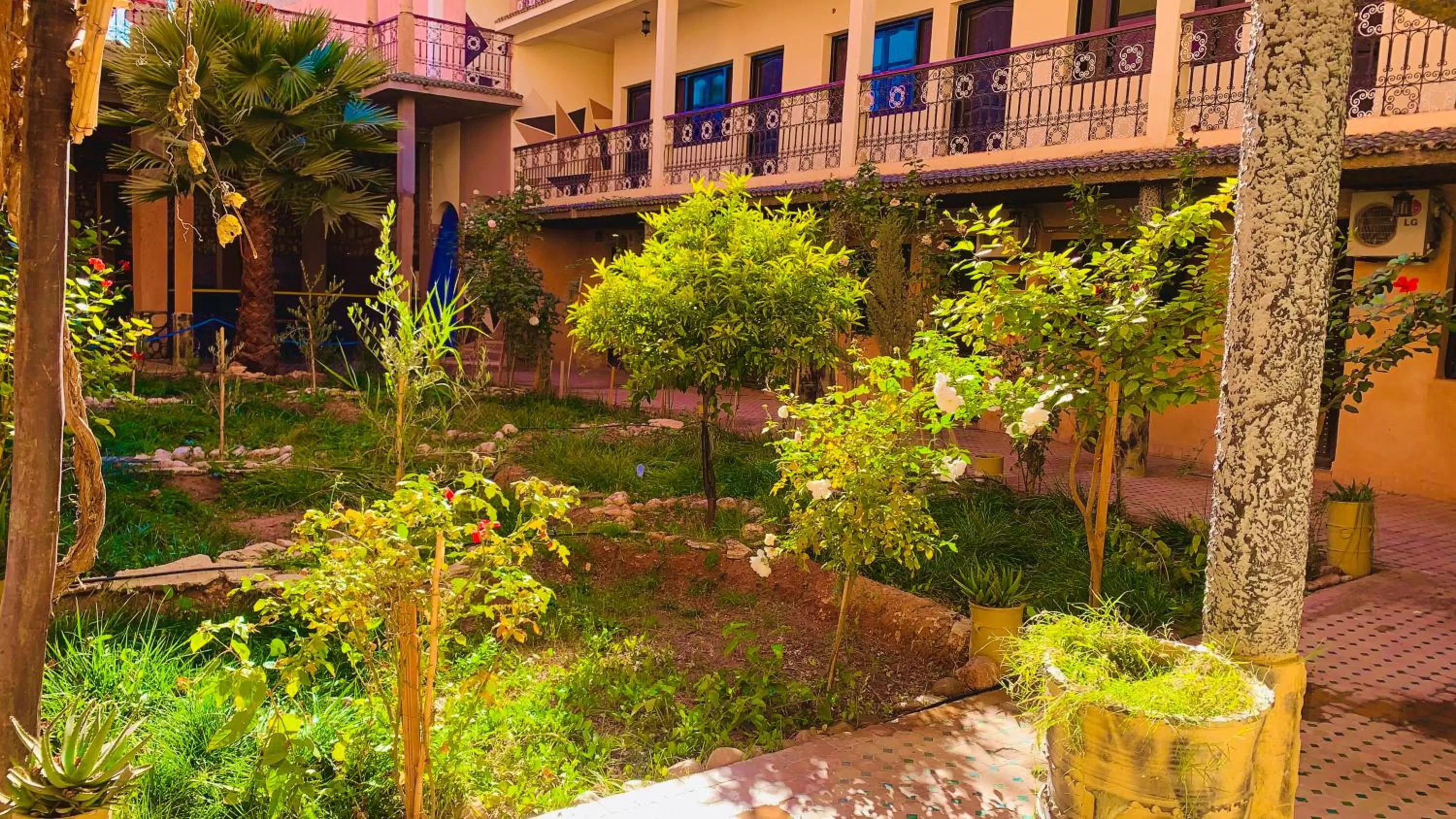 Garden in Hotel Restaurant La Kasbah