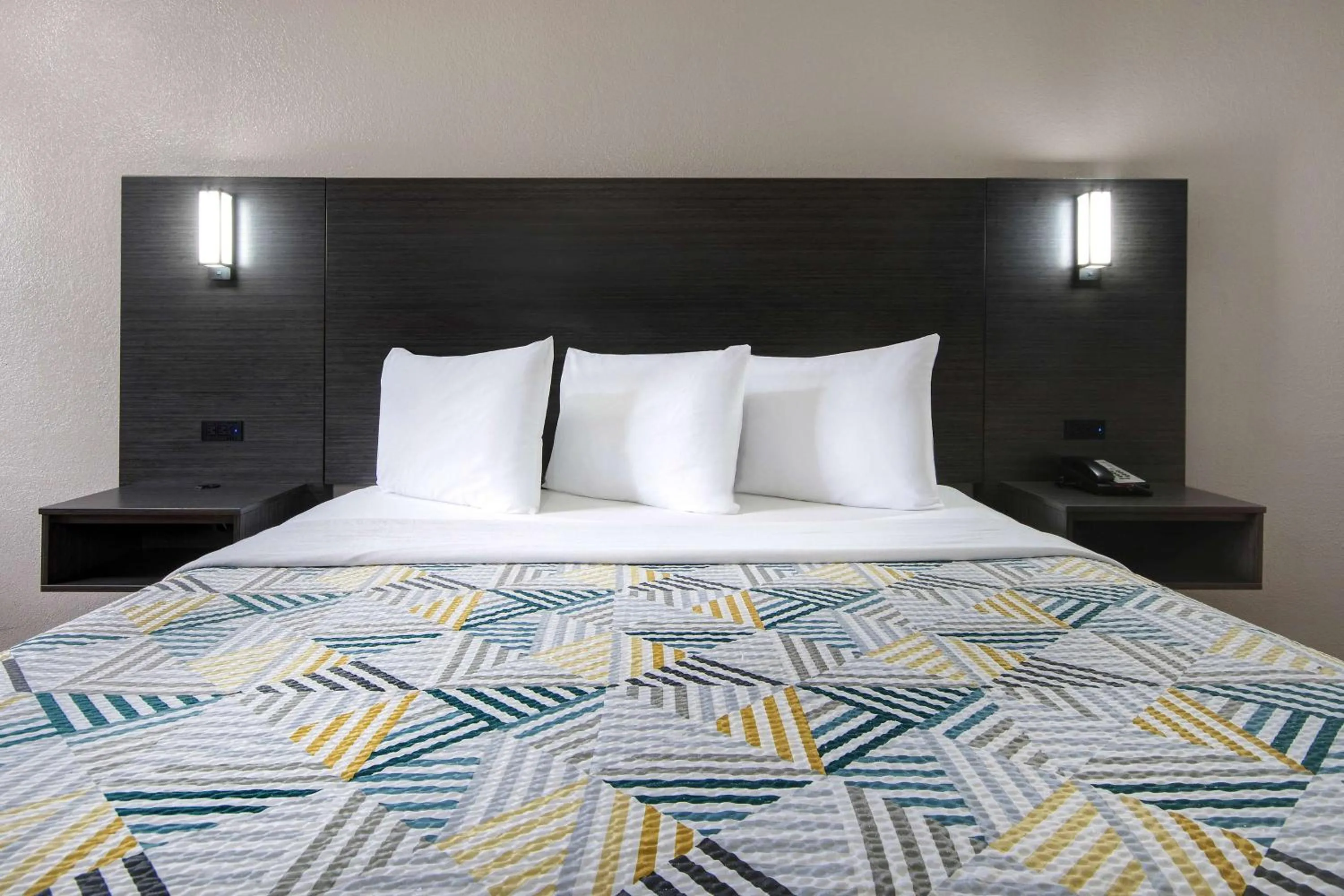 Bedroom, Bed in Motel 6-San Antonio, TX - Northwest Medical Center