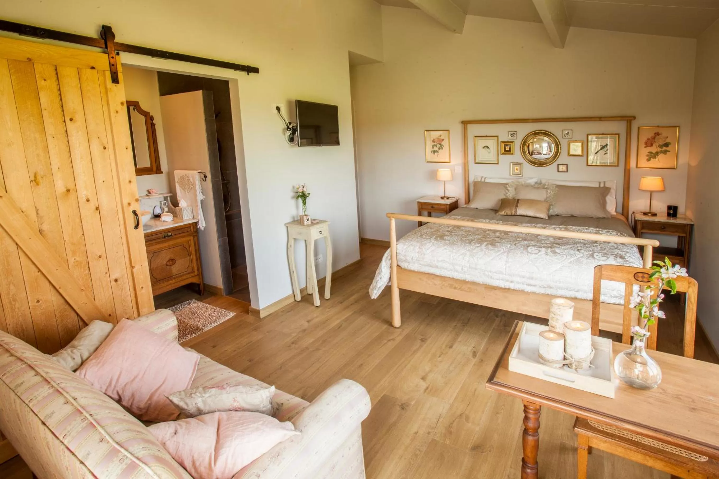 Photo of the whole room in B&B De Vossenbarm