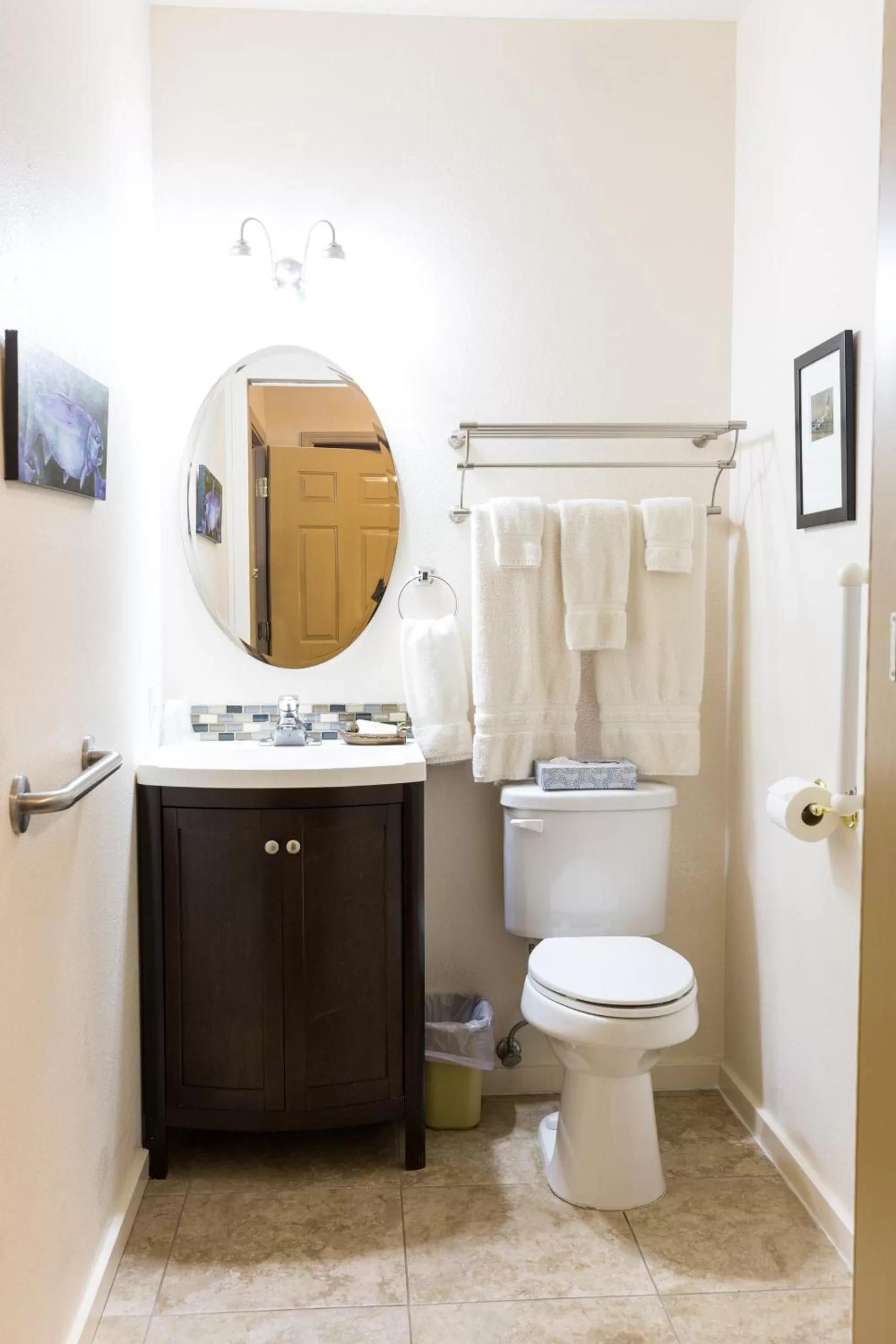 Bathroom in Hotel Cathlamet