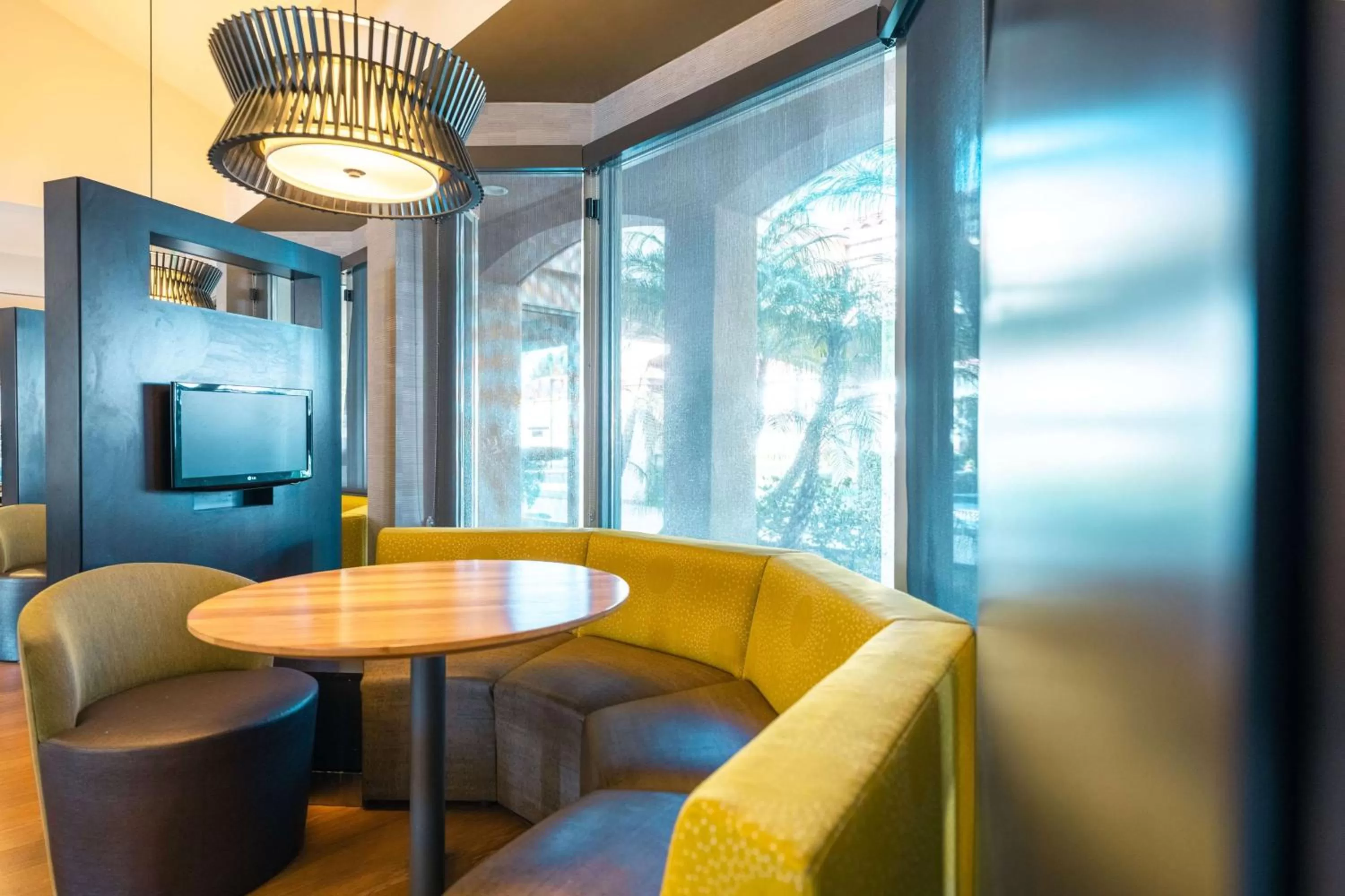 Lobby or reception in Sonesta Select Camarillo