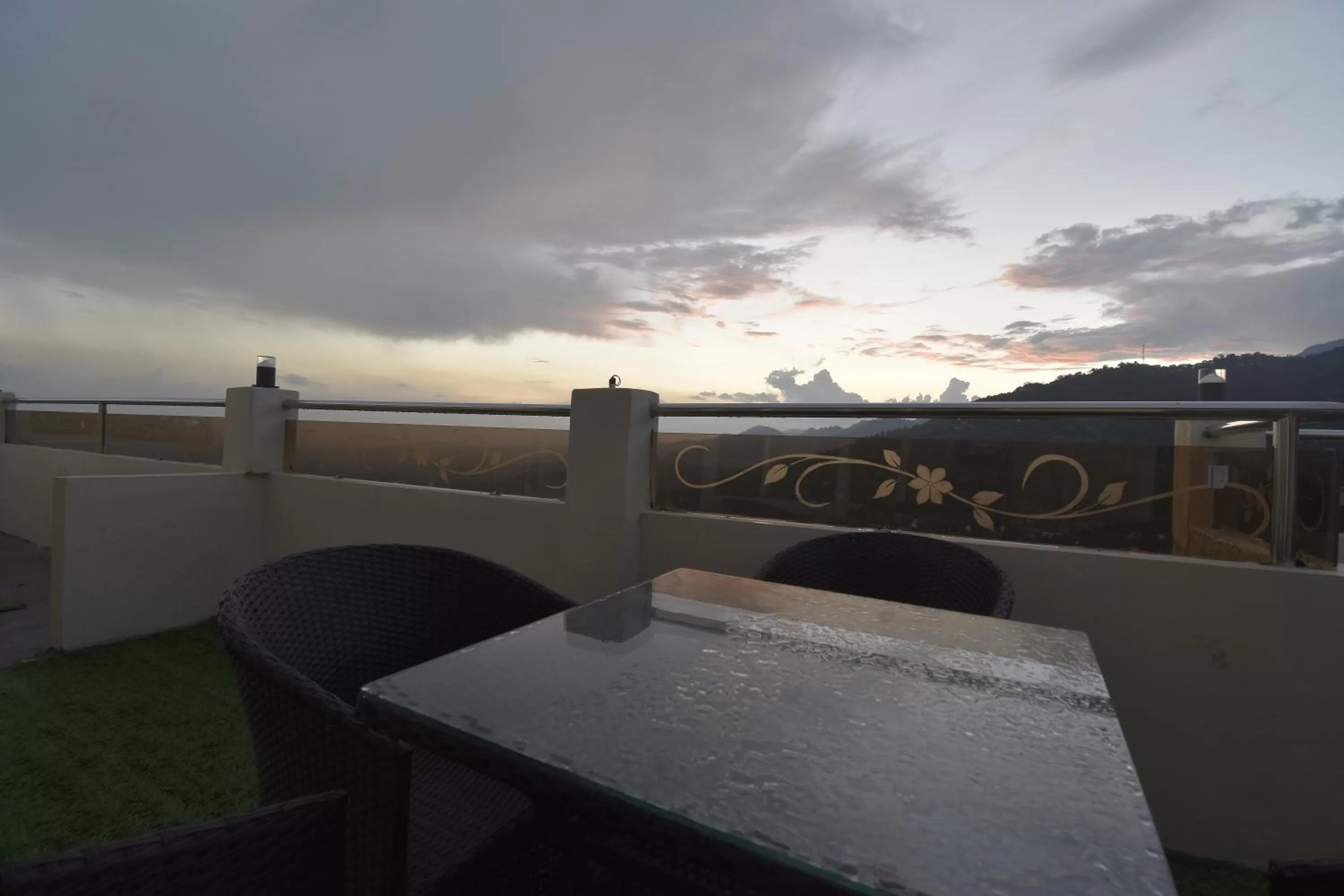 Day in The Royal Castle AC Centralized