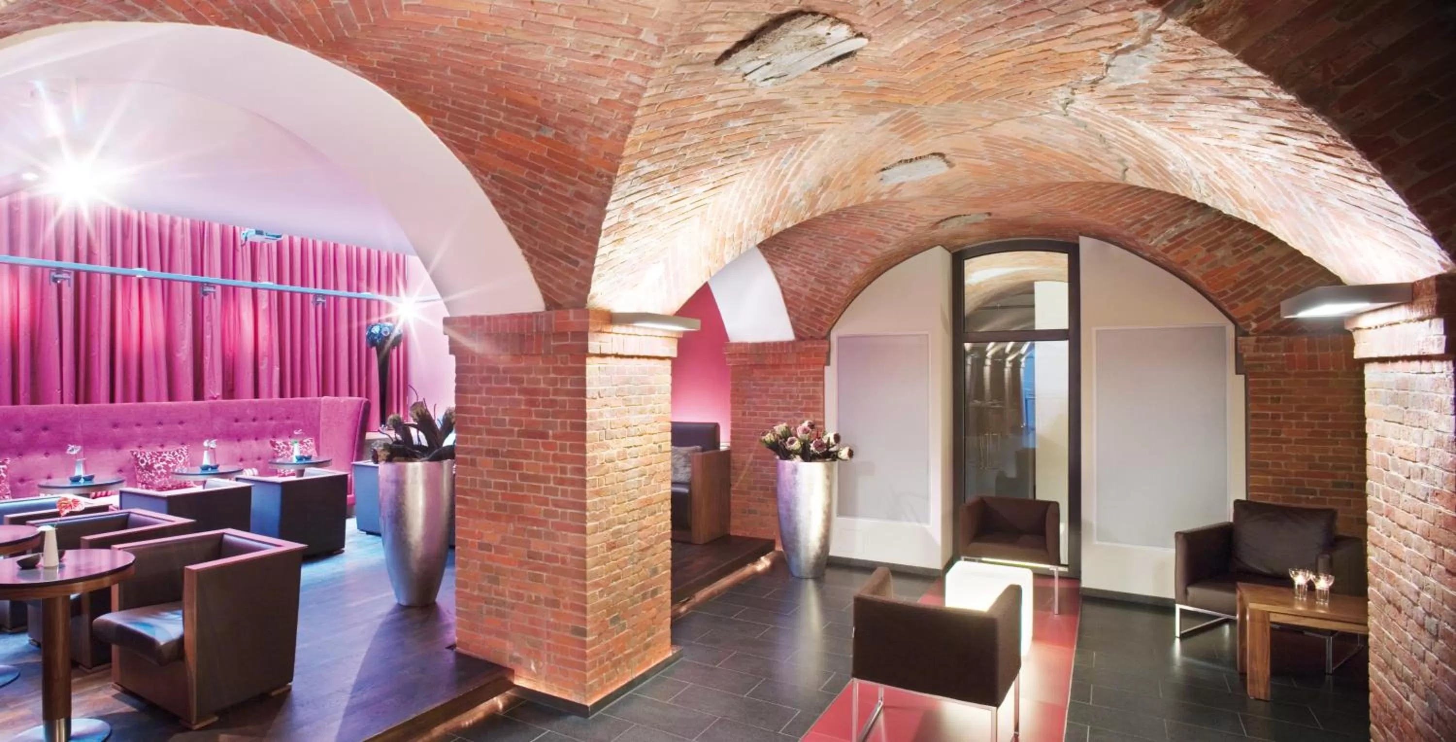 Lounge or bar in MÖVENPICK Hotel Hamburg City