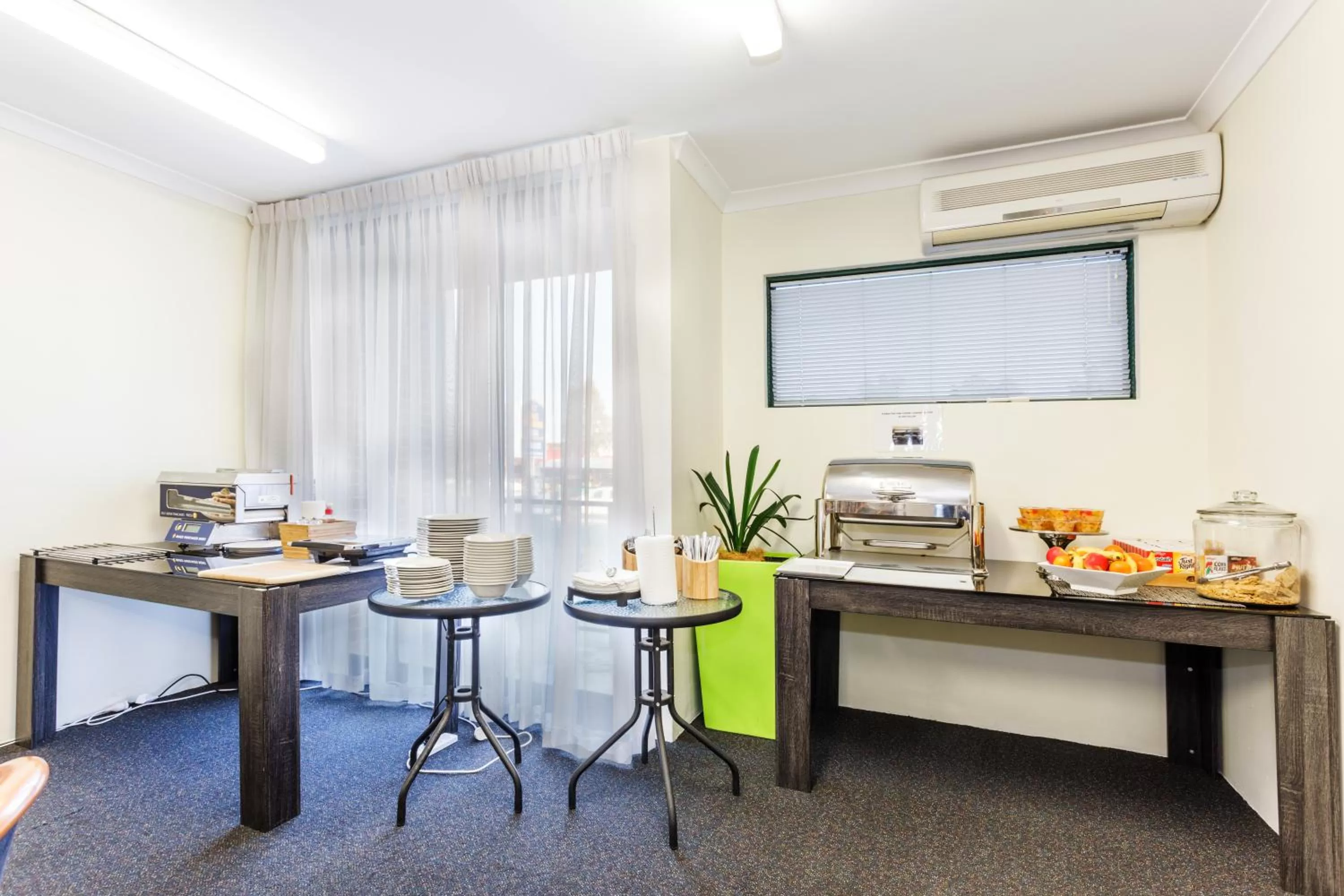 Buffet breakfast in Perth Ascot Central Apartment Hotel Official