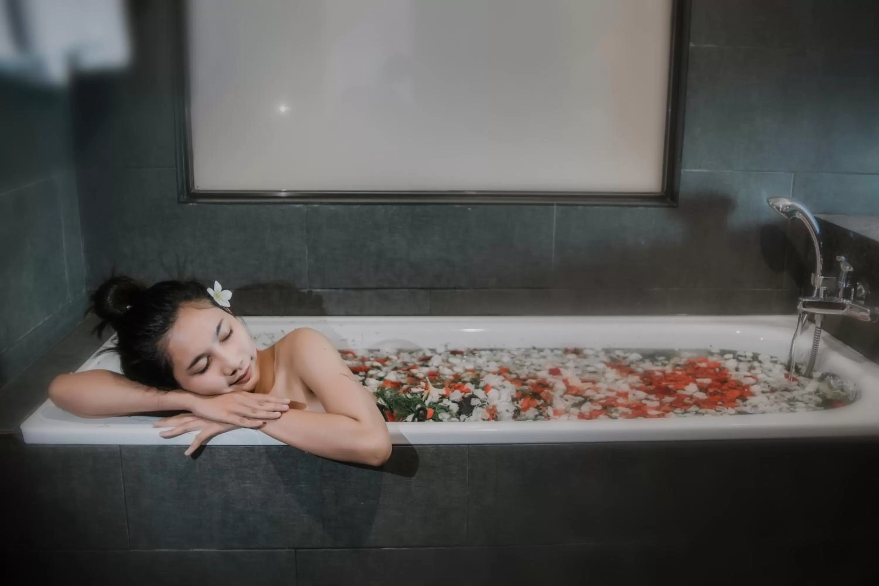 Bath in Bubu Suite by Prasi