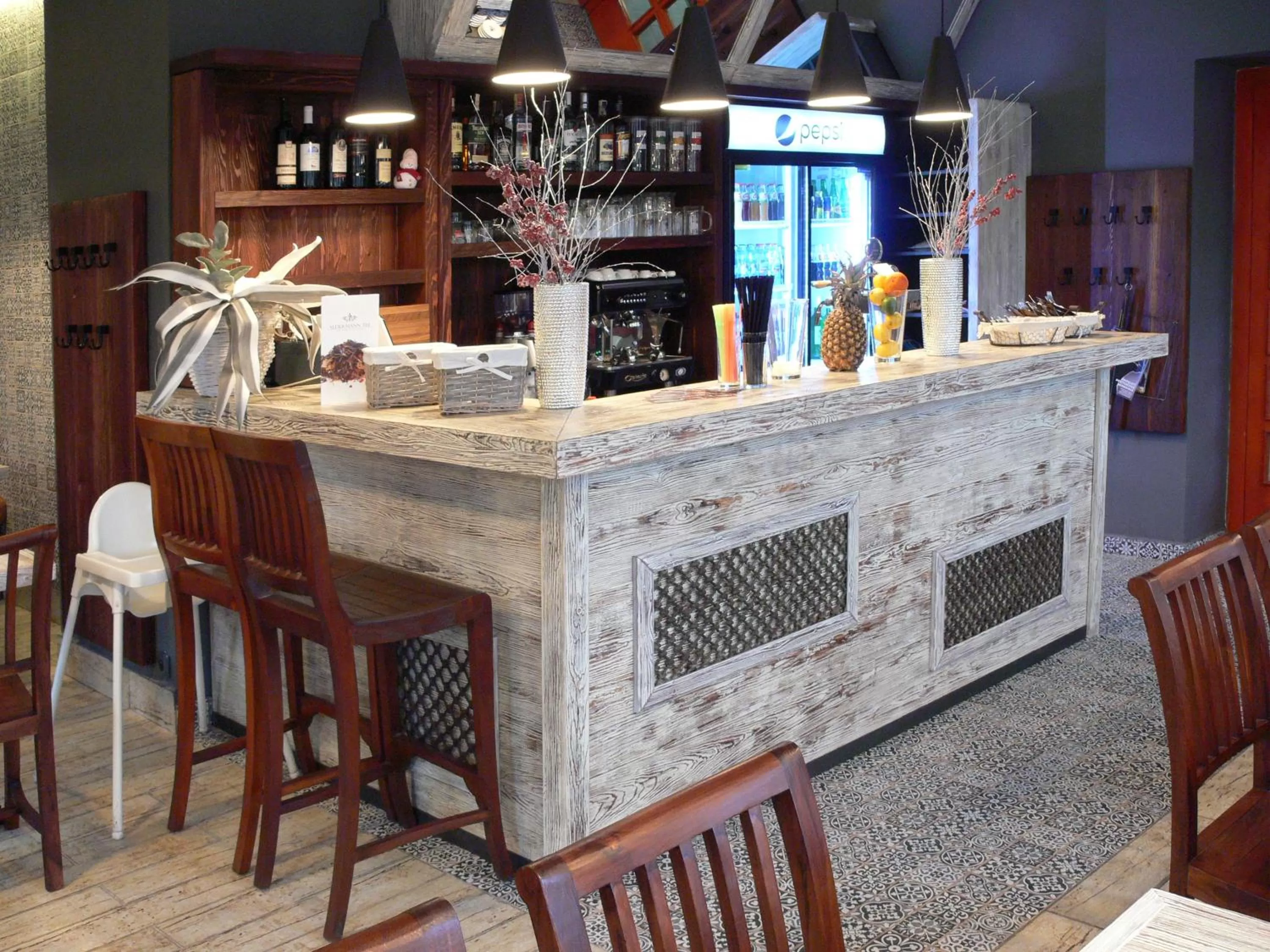 Restaurant/places to eat in Hotel Na Baste