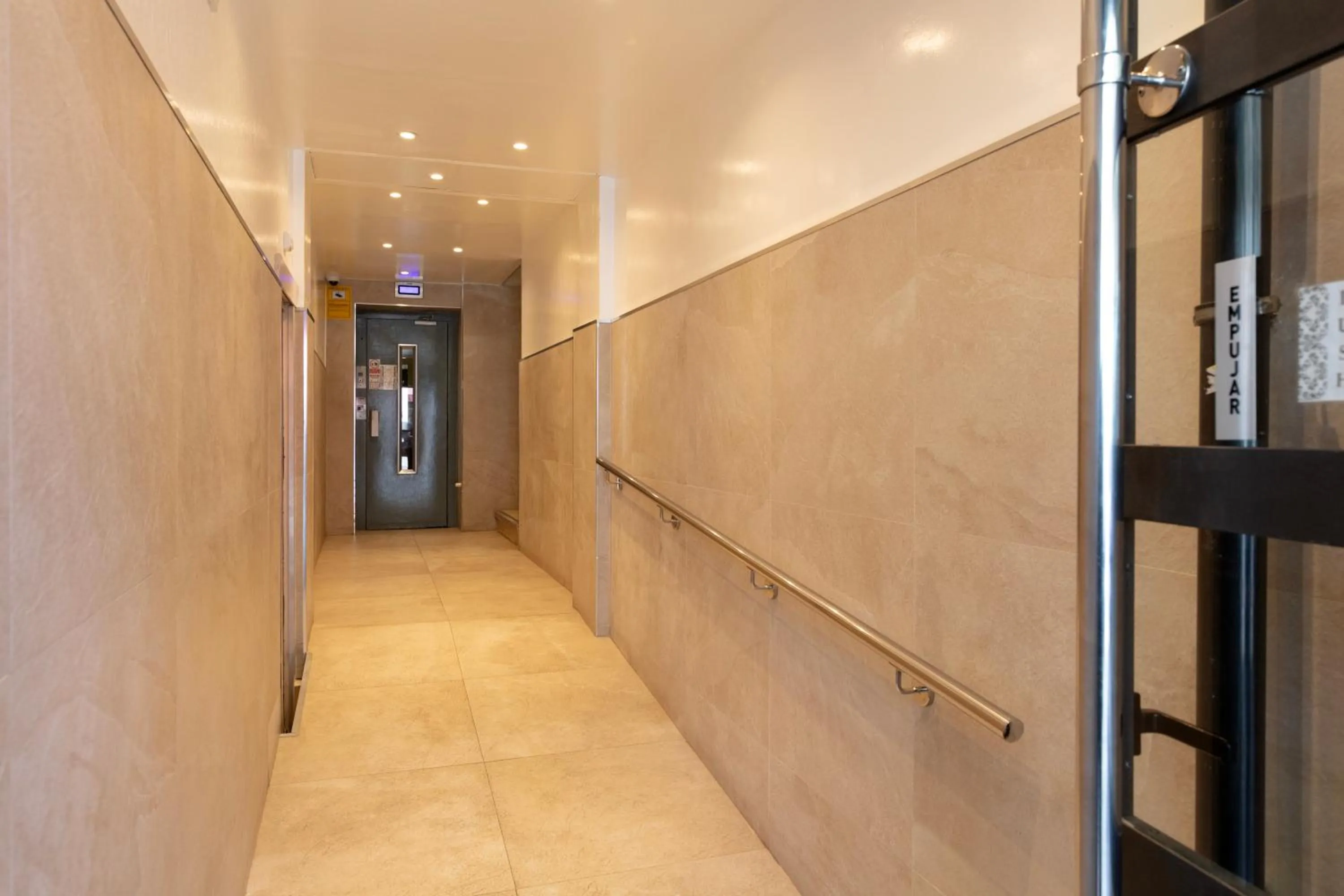 Facade/entrance in Standbyme Ramblas