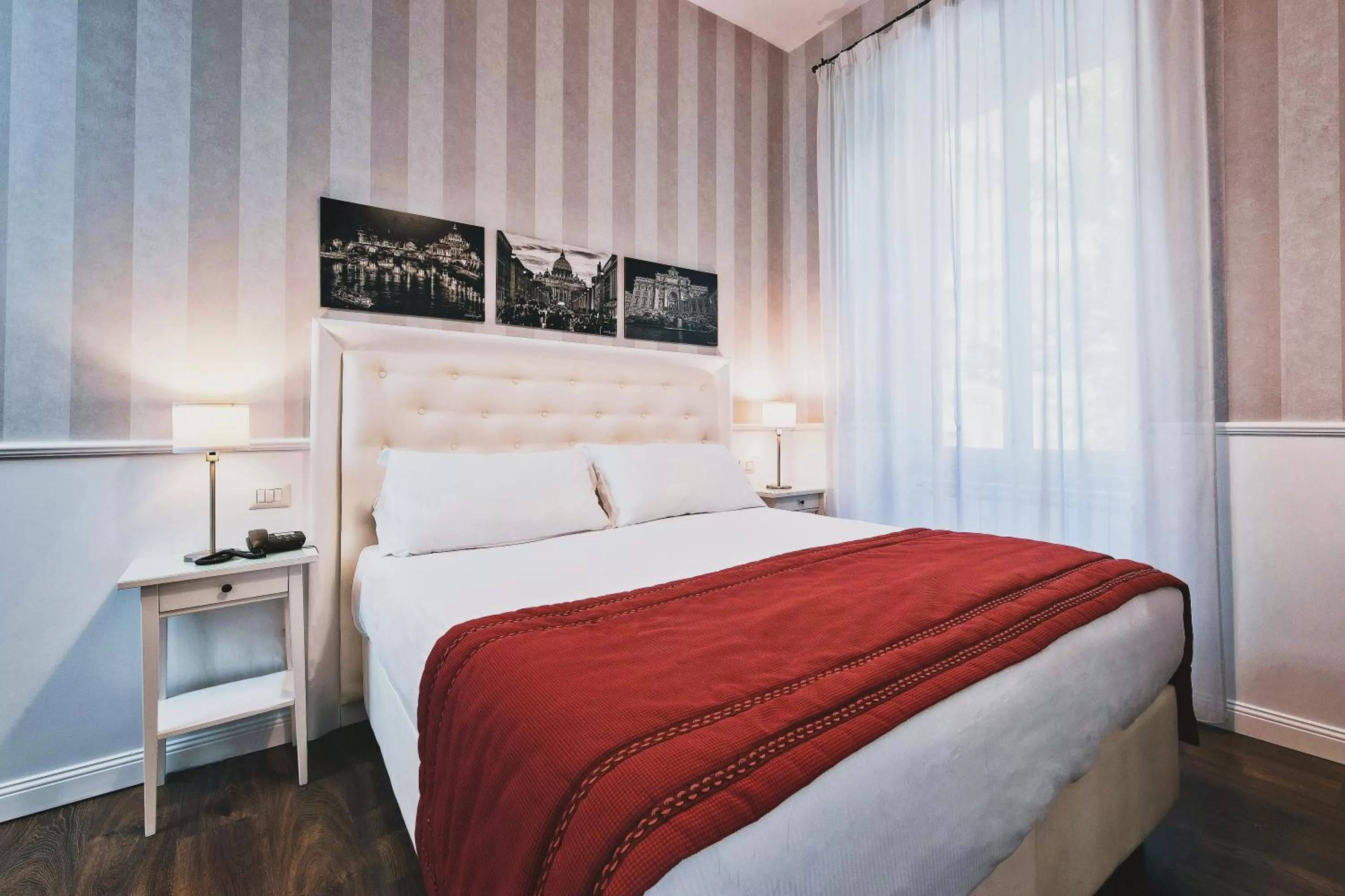 Photo of the whole room, Bed in Star Vatican Rooms