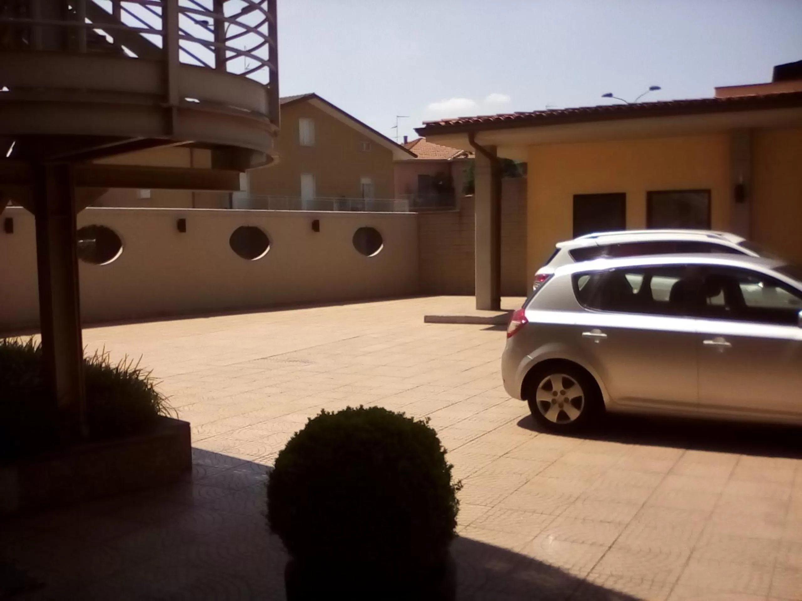 Parking in Hotel Ovest