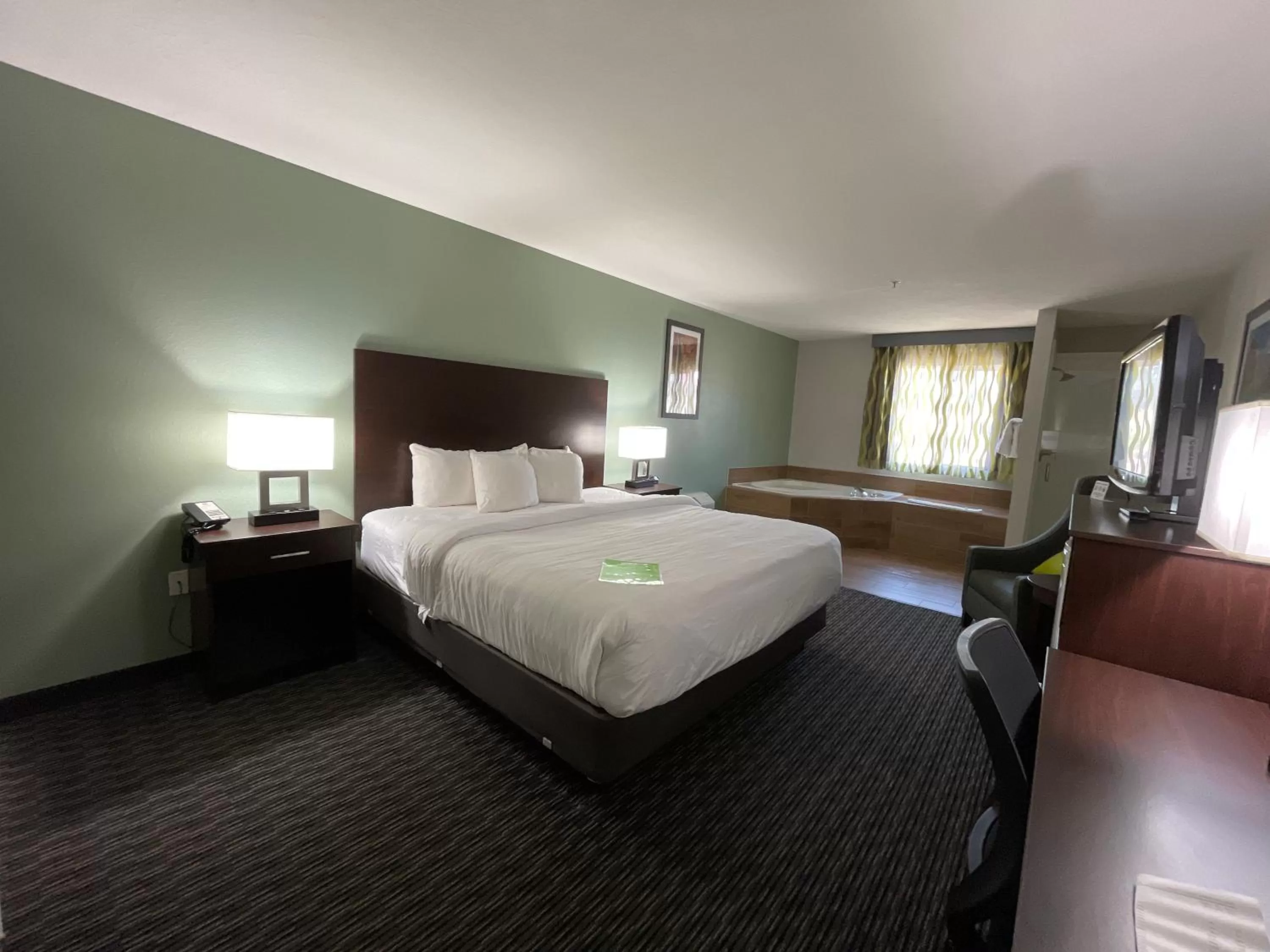 Shower, Bed in Wingate by Wyndham Cedar City