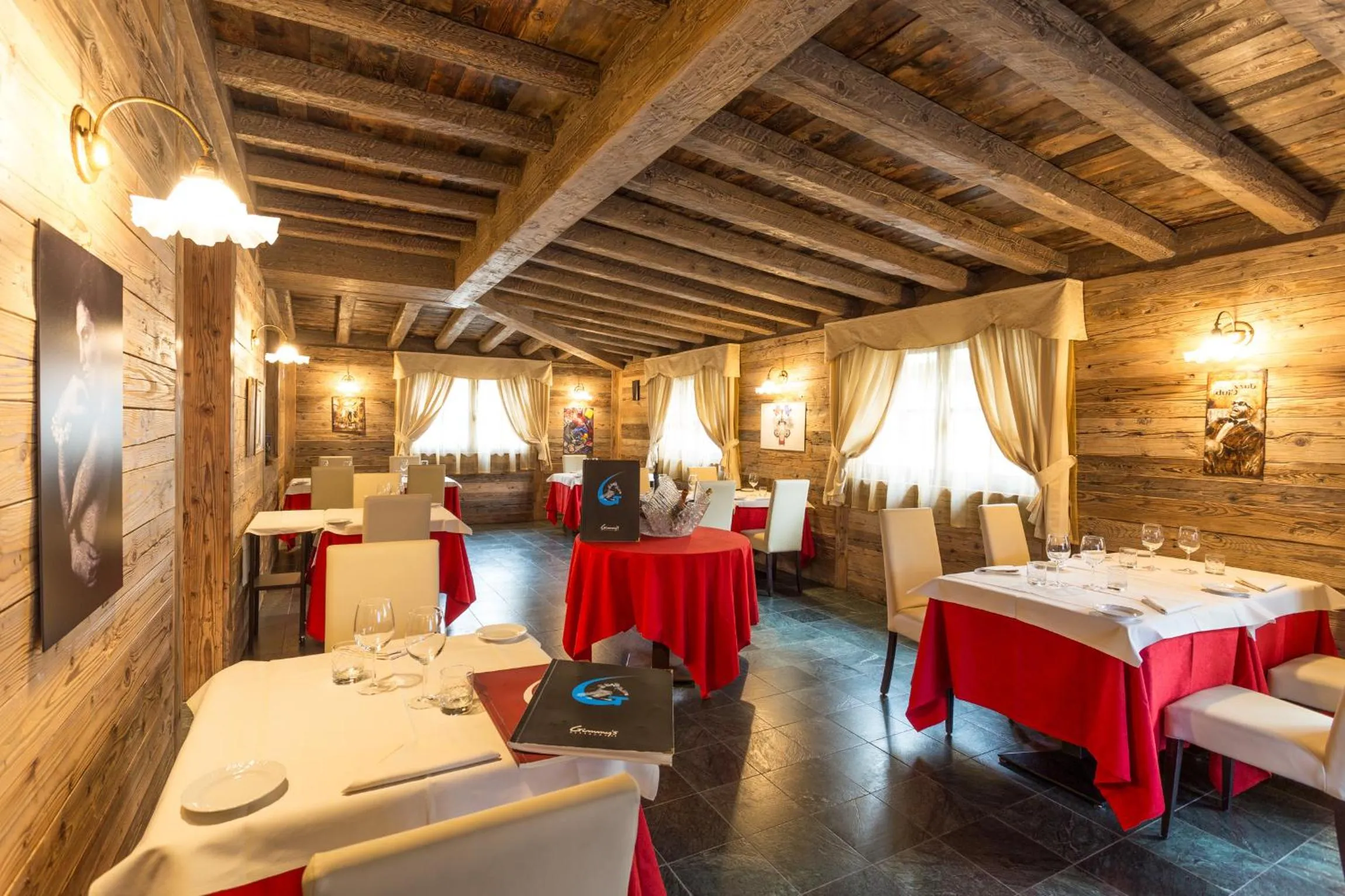 Restaurant/places to eat in Hotel Arisch