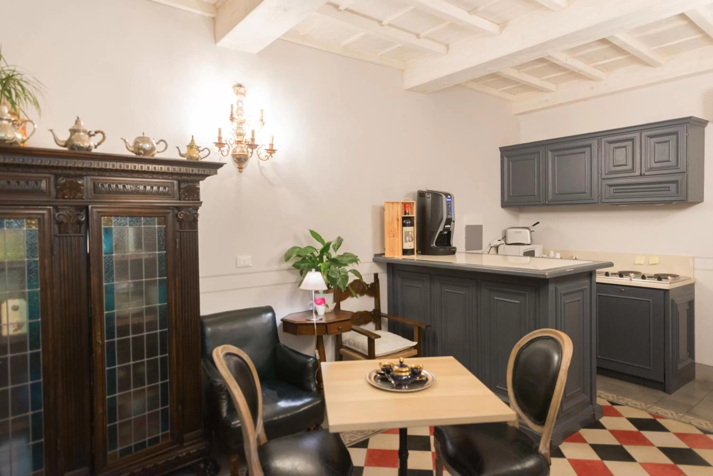 Kitchen or kitchenette in Corte dei Neri Residenza d'Epoca