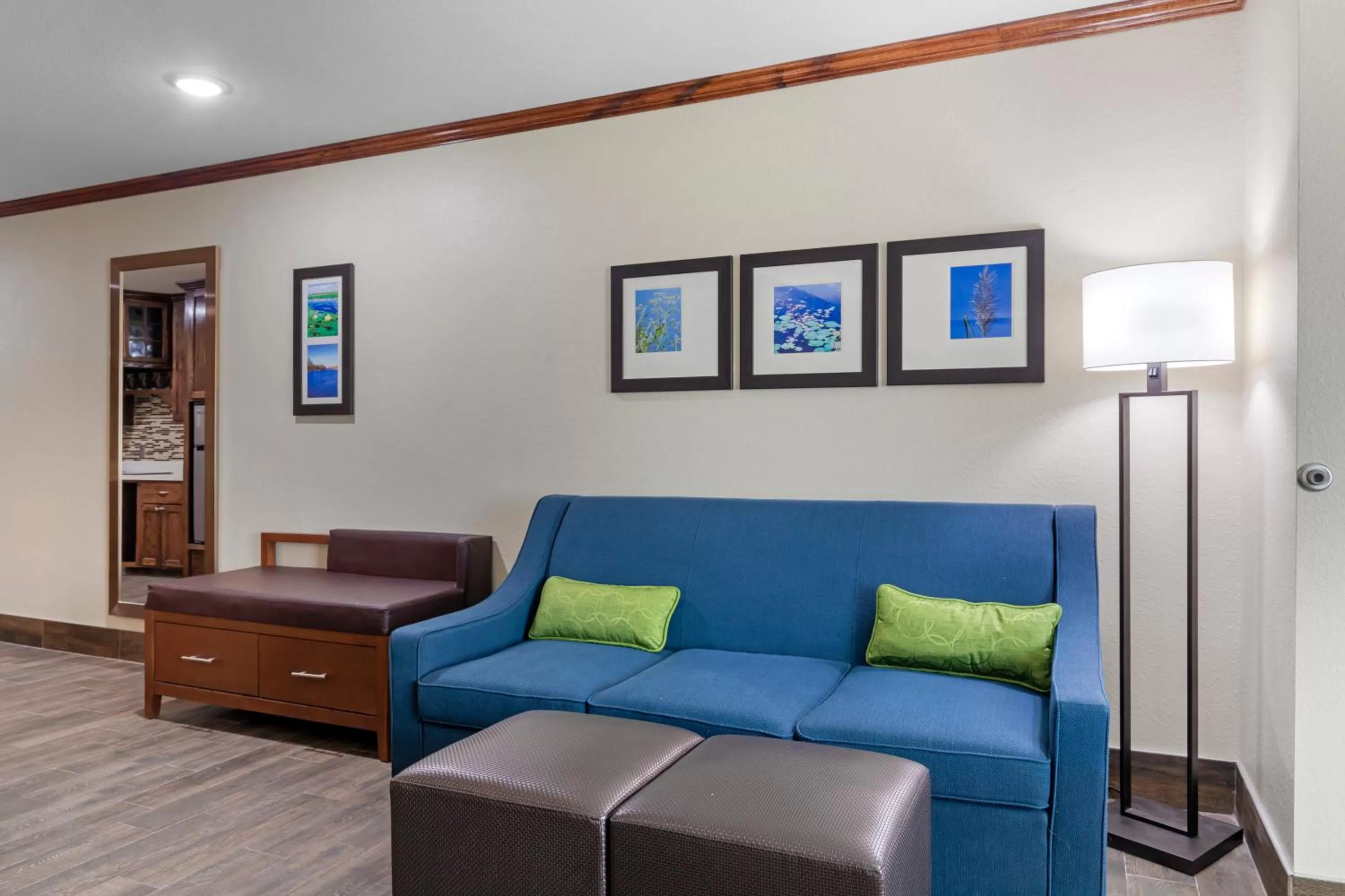 Seating area in Comfort Suites West Monroe near Ike Hamilton Expo Center