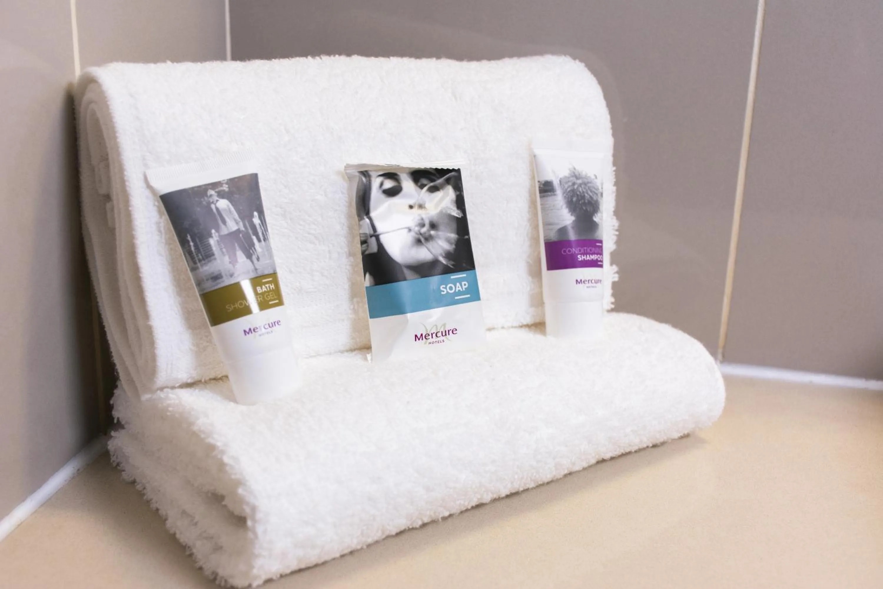 Decorative detail, Bed in Mercure Johannesburg Midrand