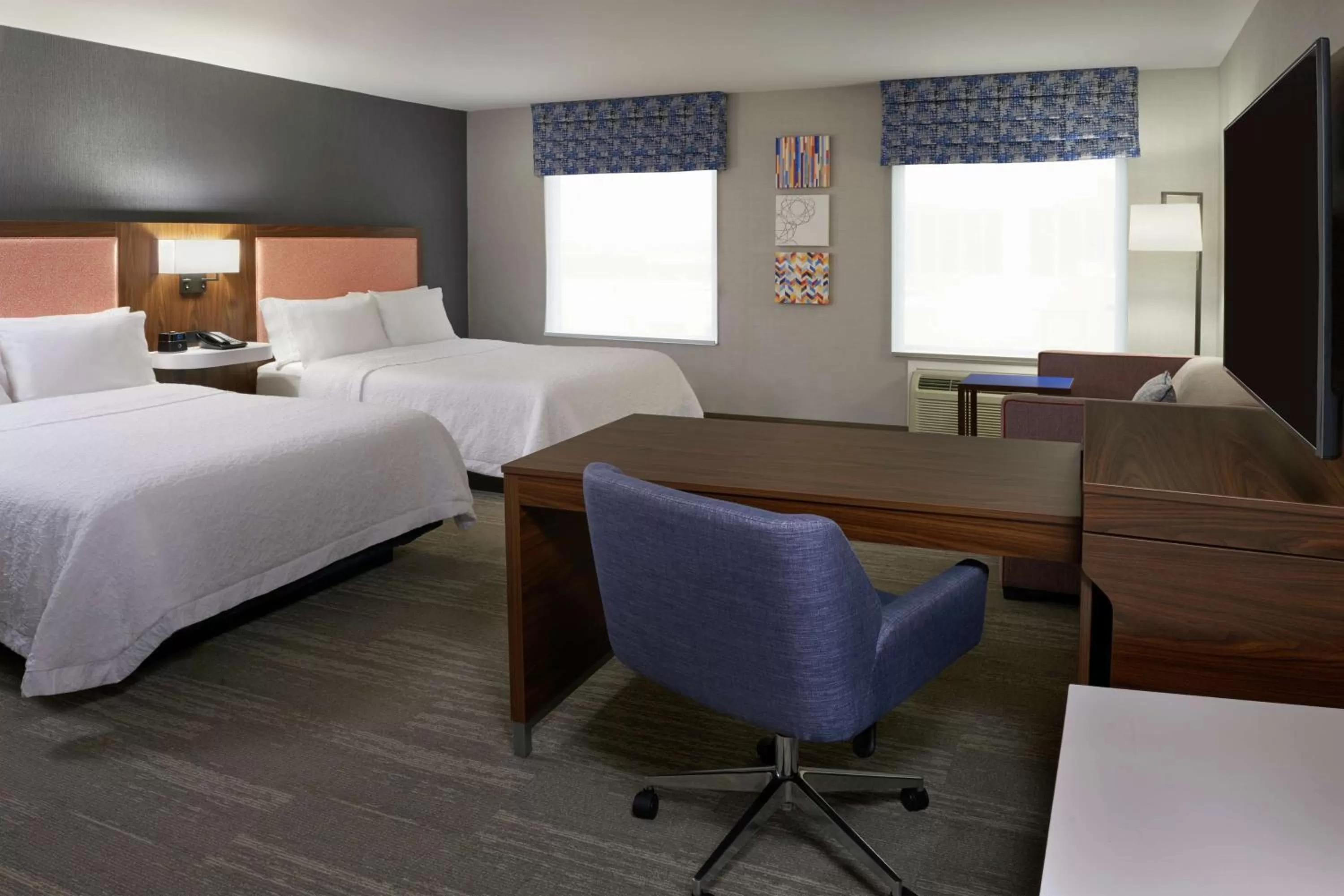 Bedroom, Bed in Hampton Inn & Suites Montreal-Dorval