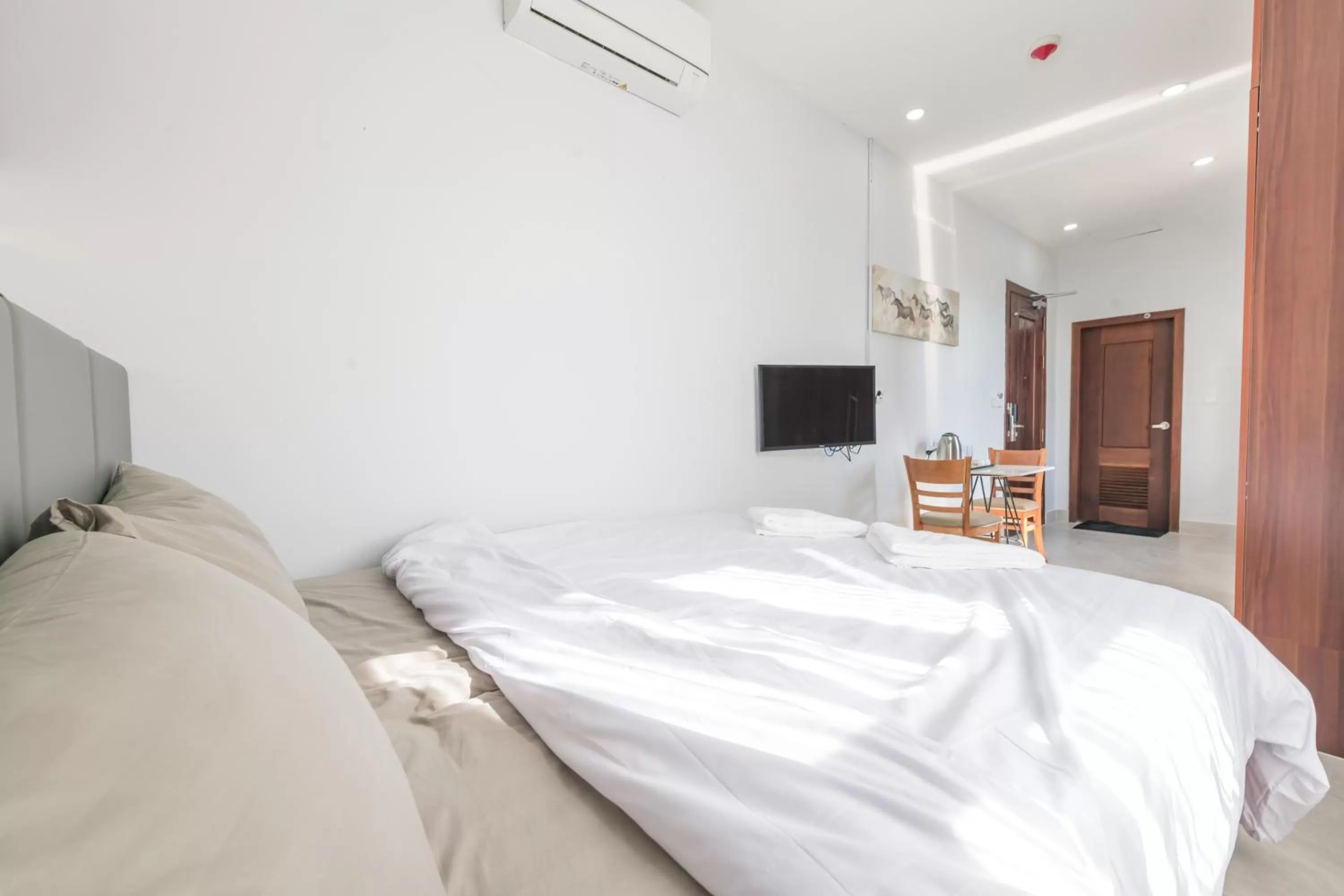 Photo of the whole room, Bed in Residence 110 (Hotel and Apartments)