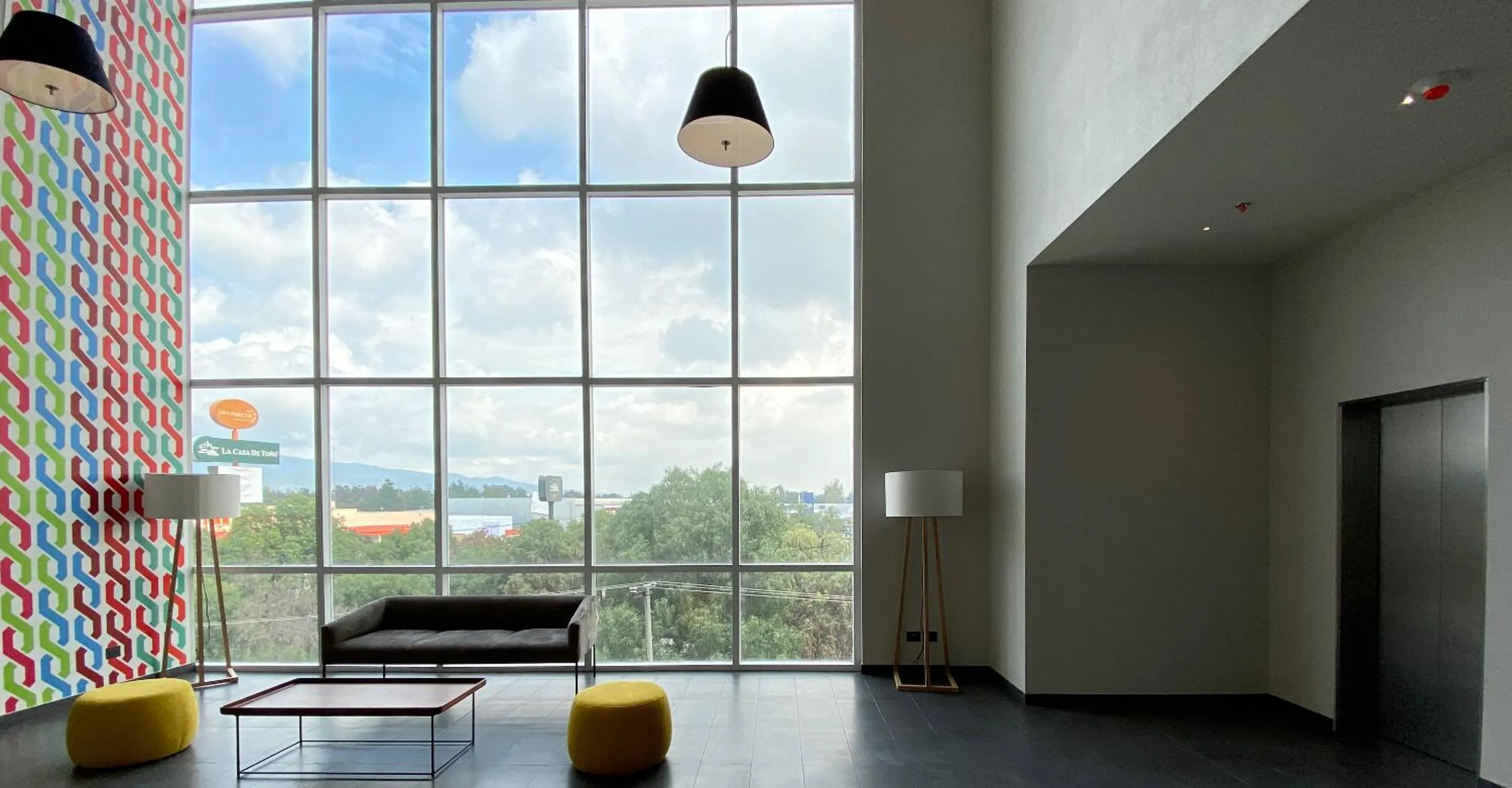 Living room in Hotel MX mas cuautitlan Izcalli, Trademark by Wyndham