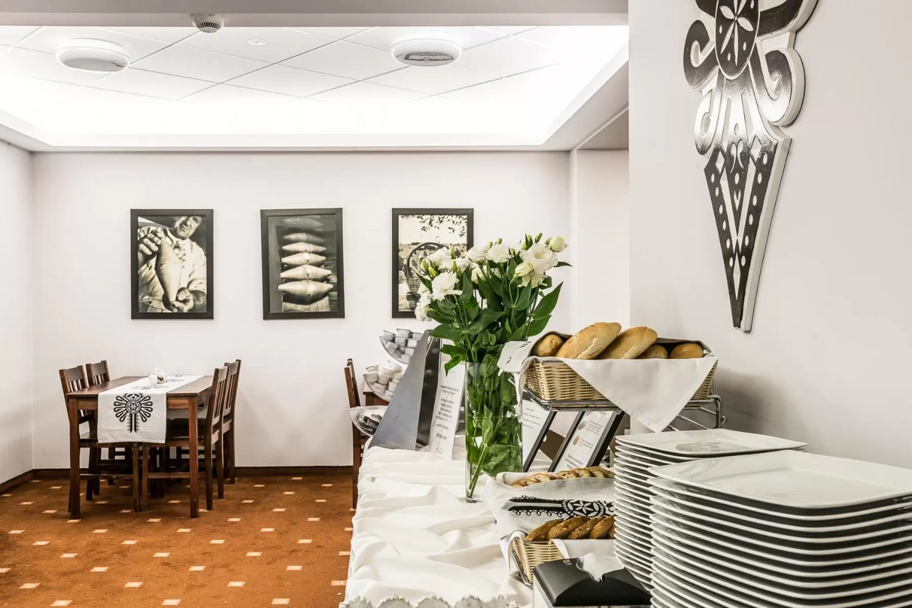 Dining area in Rezydencja Sienkiewiczówka