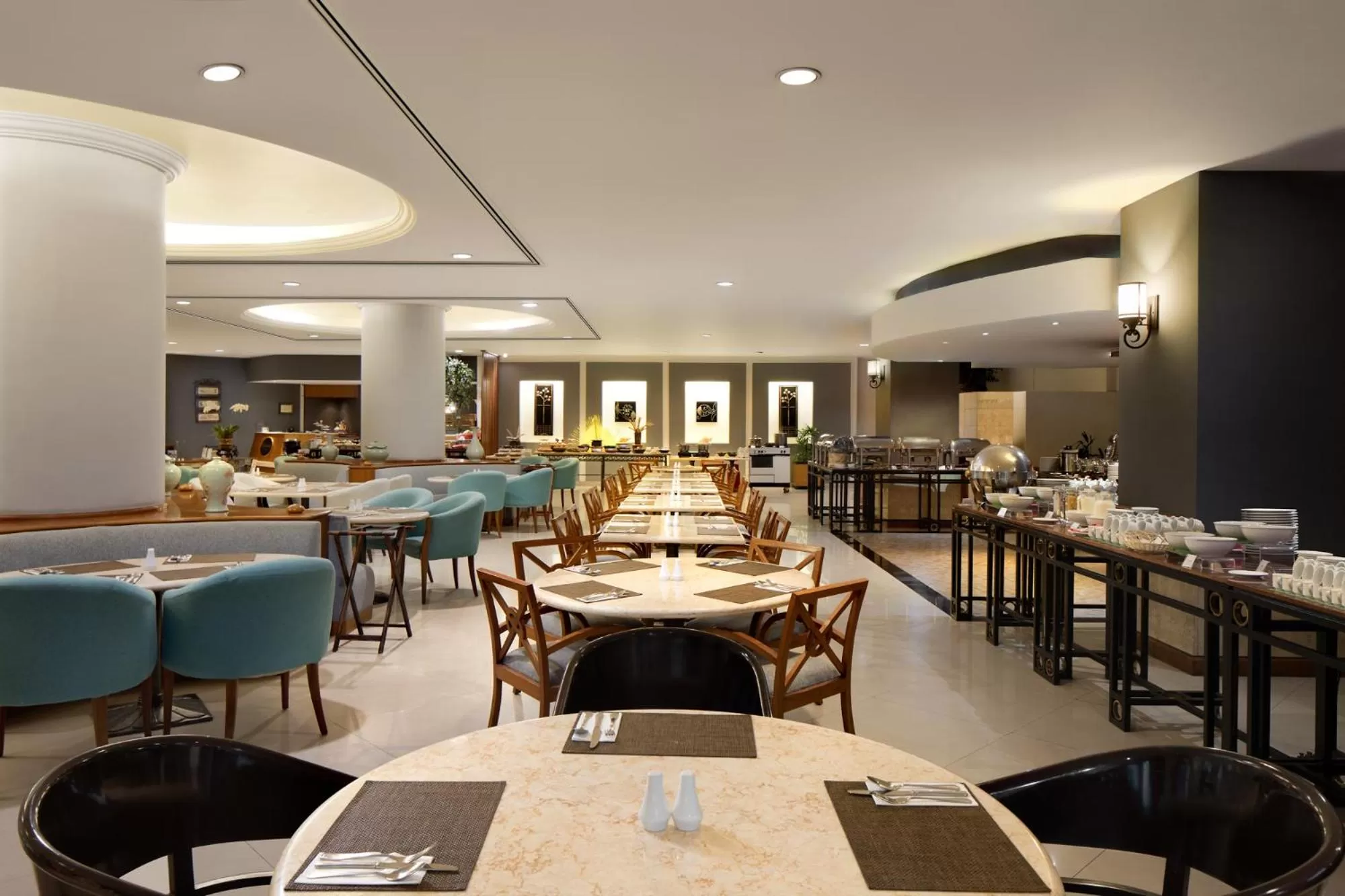 Restaurant/places to eat in Aryaduta Manado